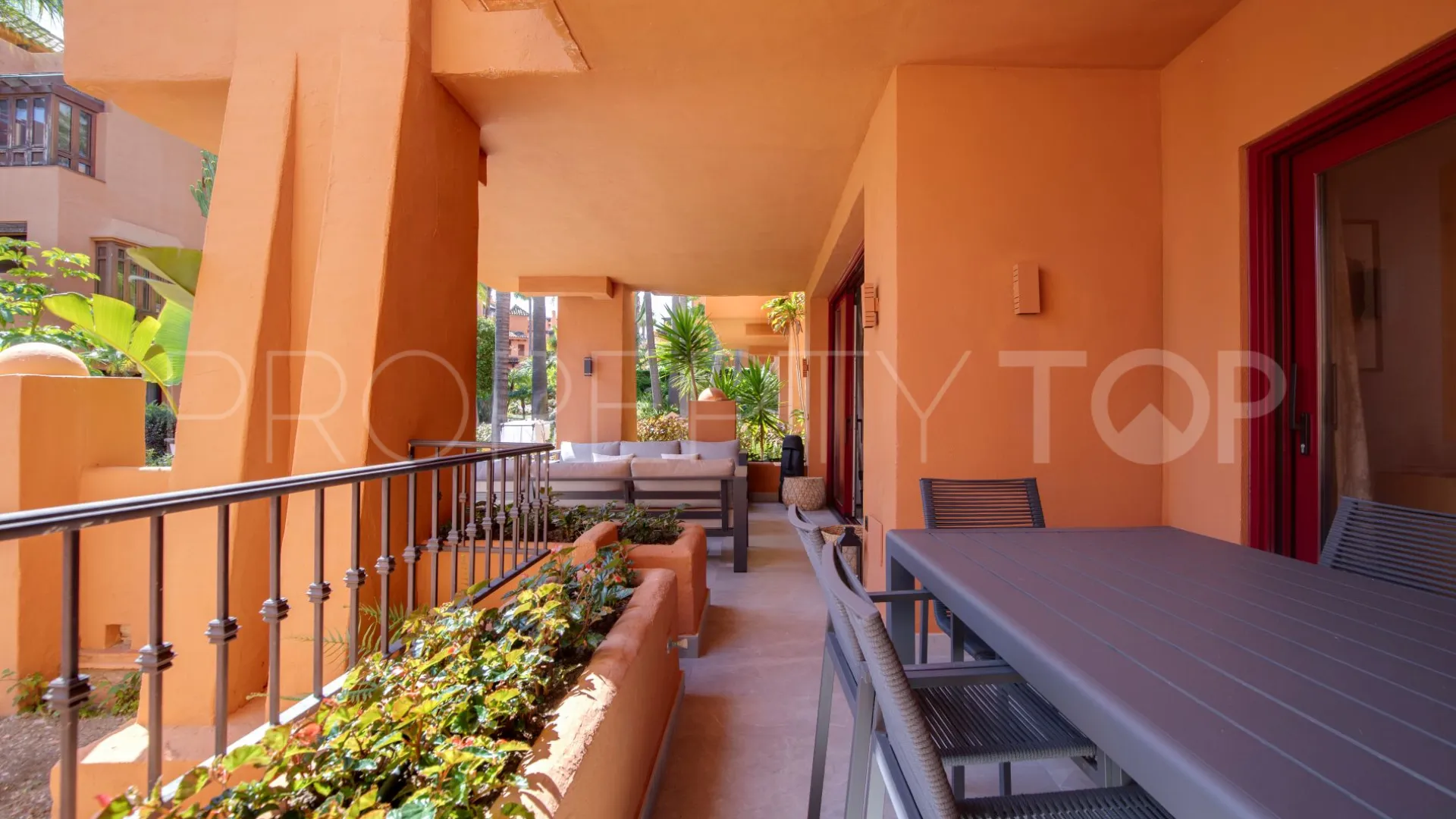 For sale ground floor apartment in Marbella - Puerto Banus with 3 bedrooms