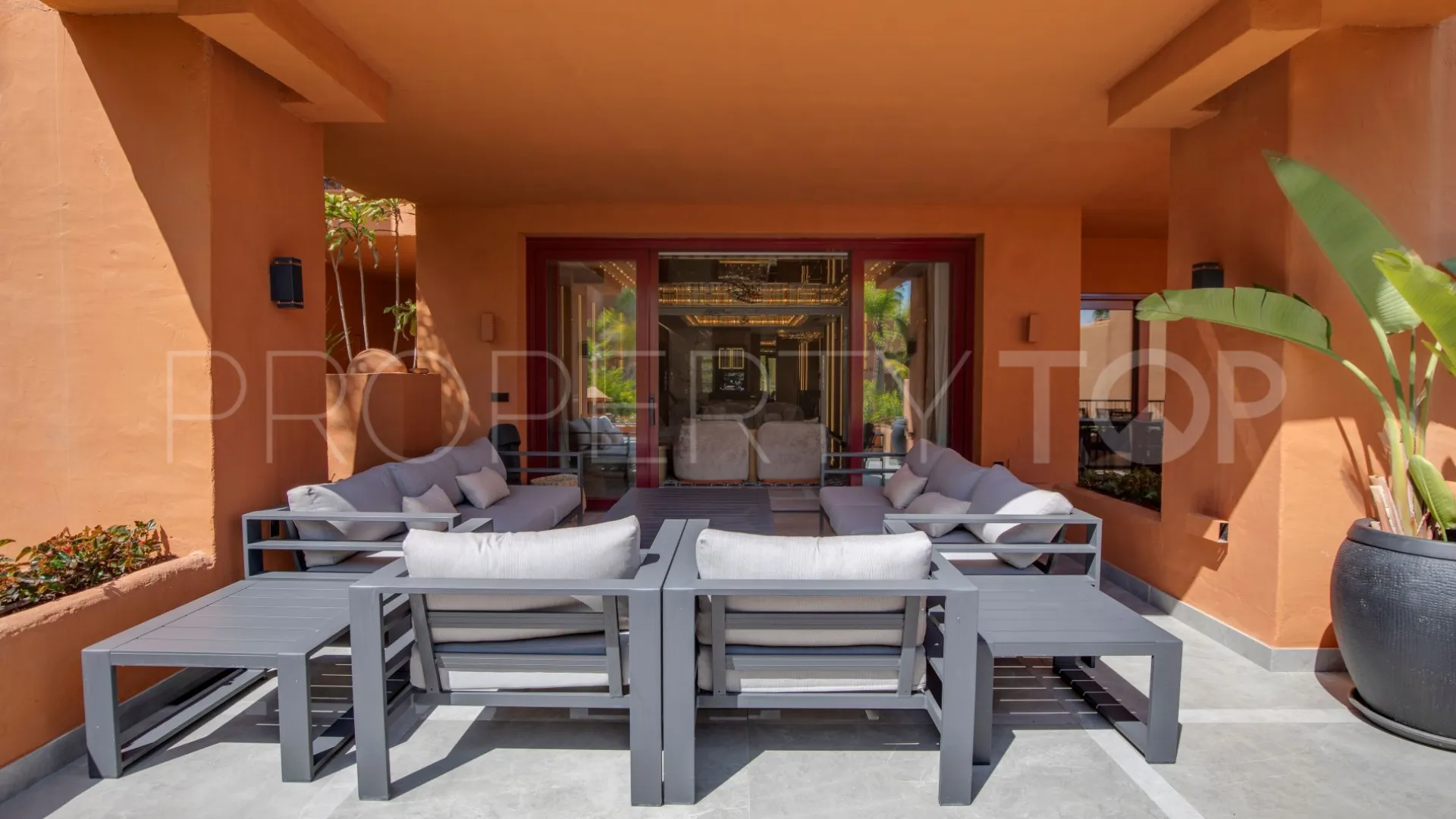 For sale ground floor apartment in Marbella - Puerto Banus with 3 bedrooms