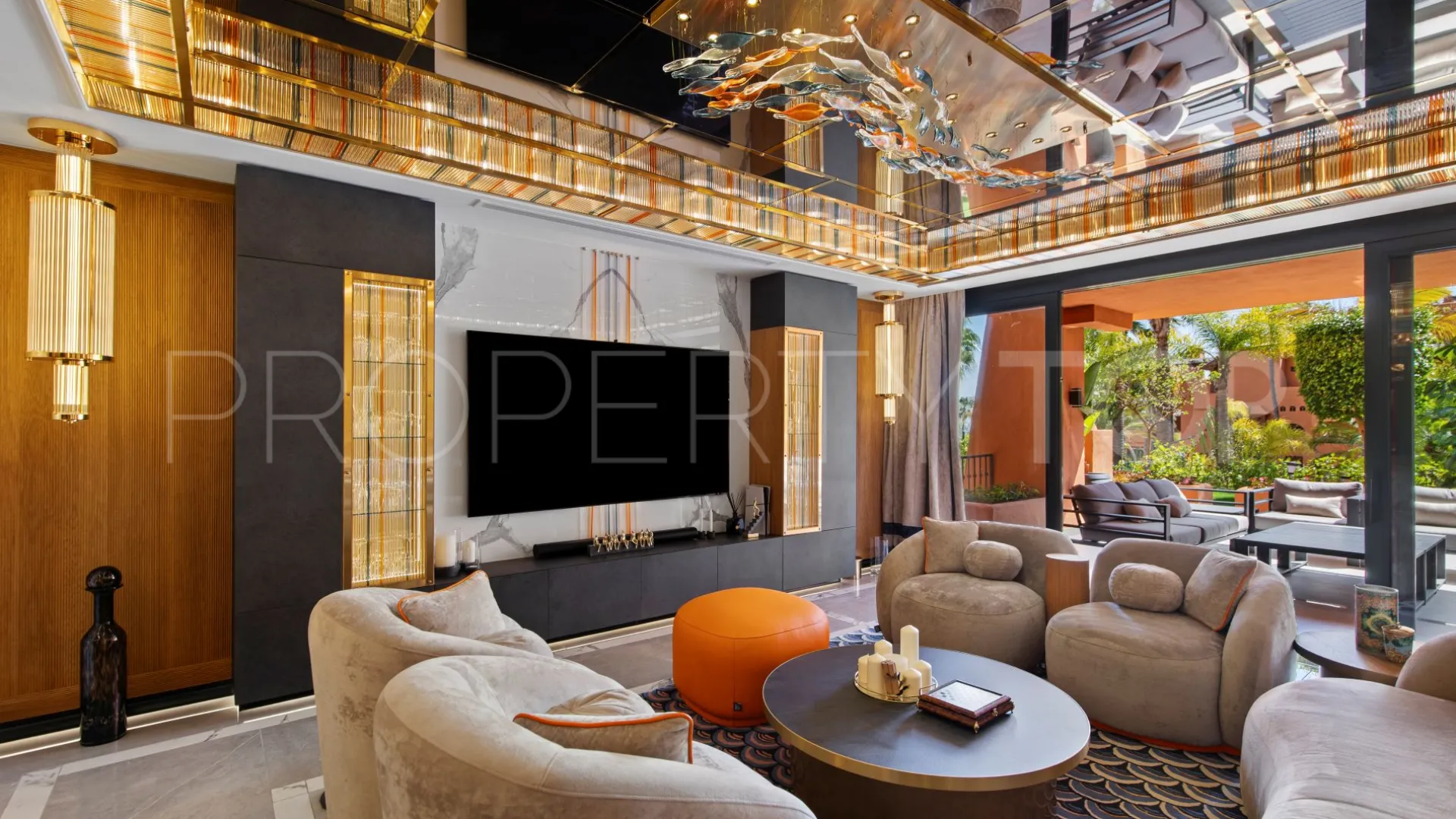 For sale ground floor apartment in Marbella - Puerto Banus with 3 bedrooms