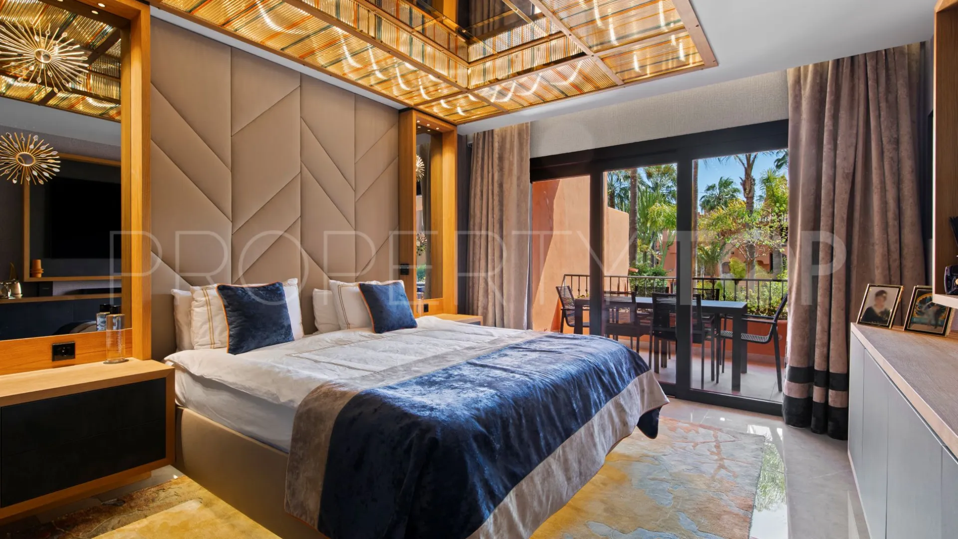 For sale ground floor apartment in Marbella - Puerto Banus with 3 bedrooms