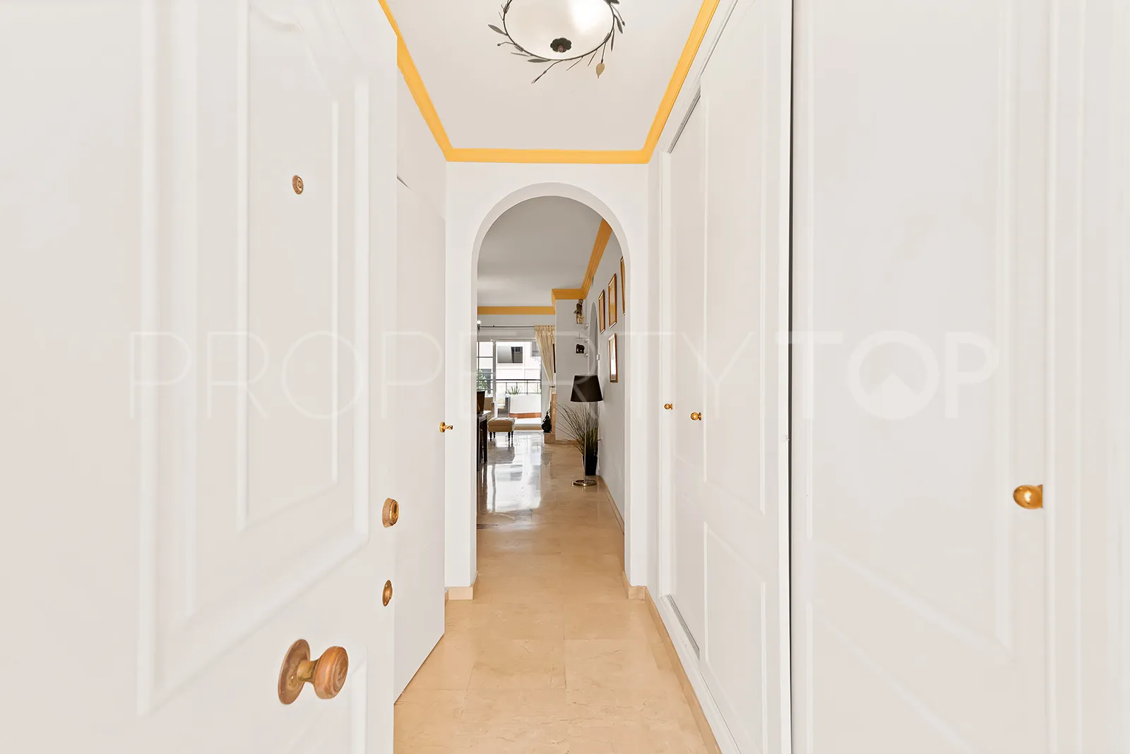 3 bedrooms ground floor apartment in Nueva Andalucia for sale