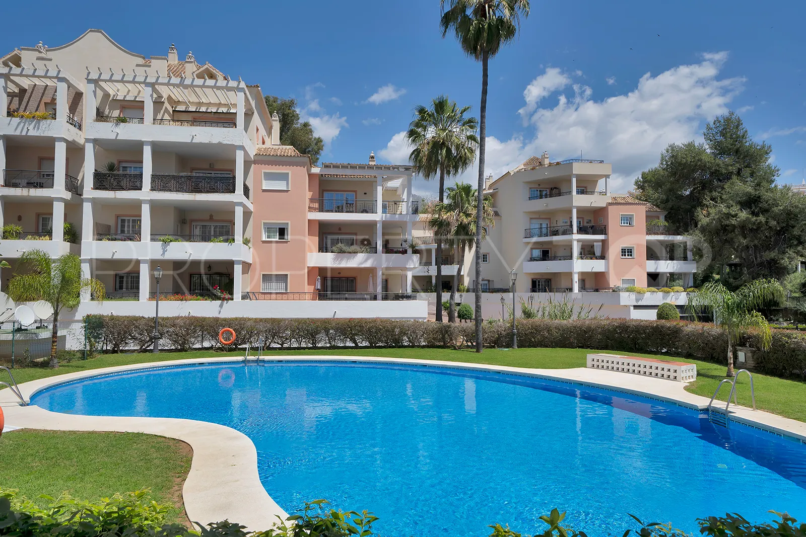 3 bedrooms ground floor apartment in Nueva Andalucia for sale