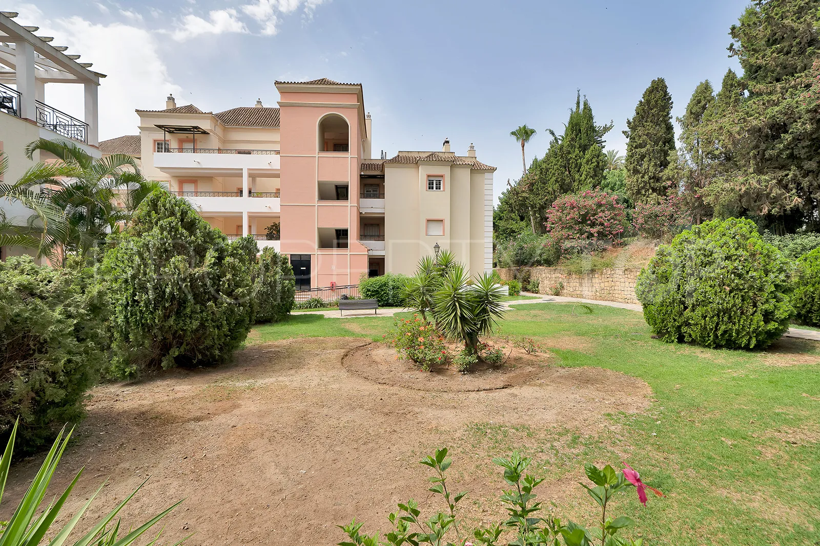 3 bedrooms ground floor apartment in Nueva Andalucia for sale