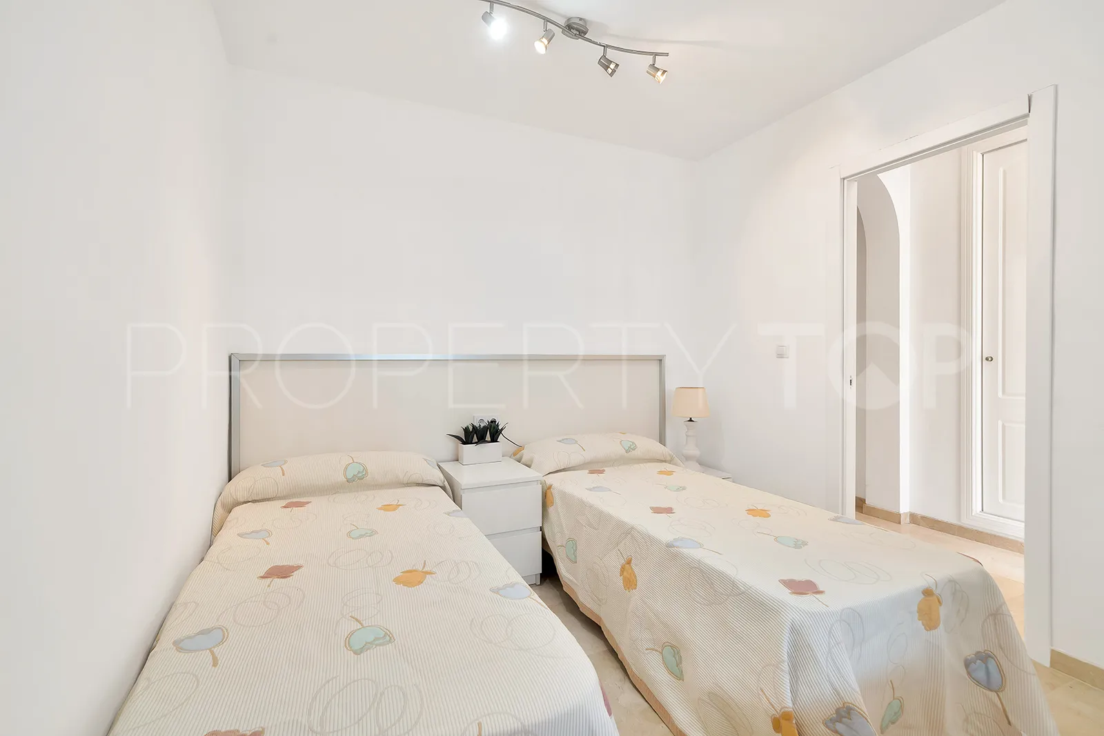 3 bedrooms ground floor apartment in Nueva Andalucia for sale
