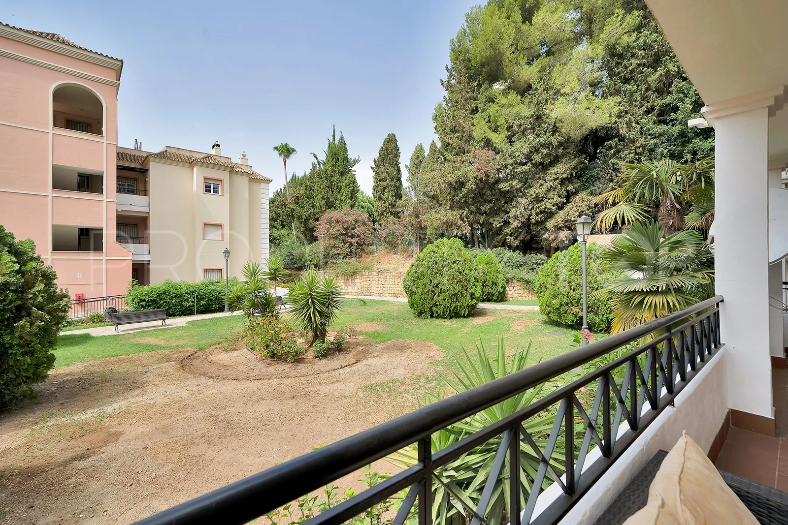 3 bedrooms ground floor apartment in Nueva Andalucia for sale