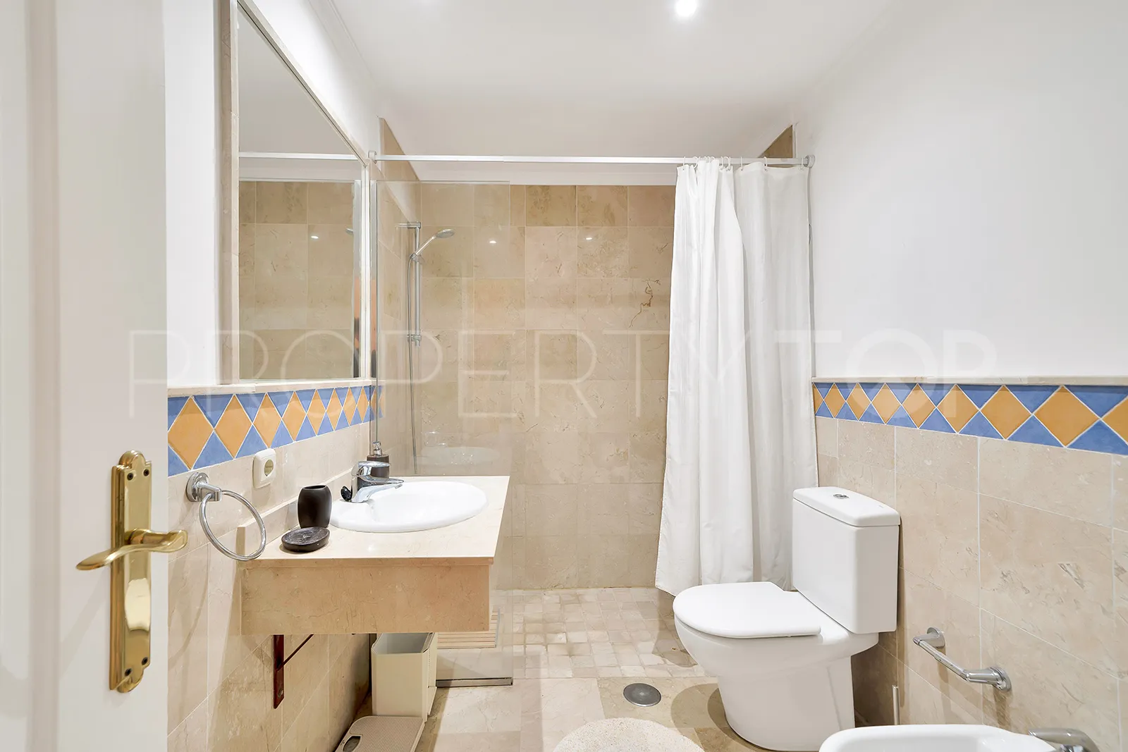 3 bedrooms ground floor apartment in Nueva Andalucia for sale