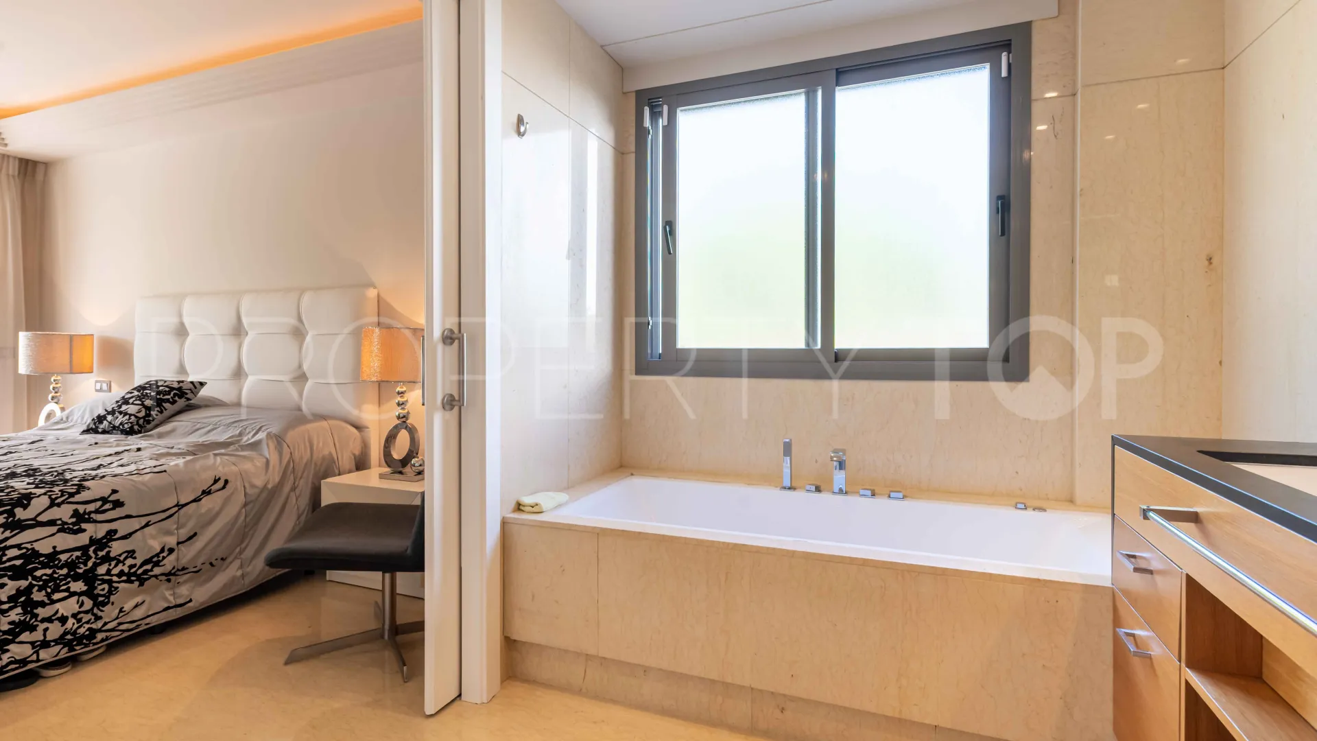 3 bedrooms Benahavis apartment for sale