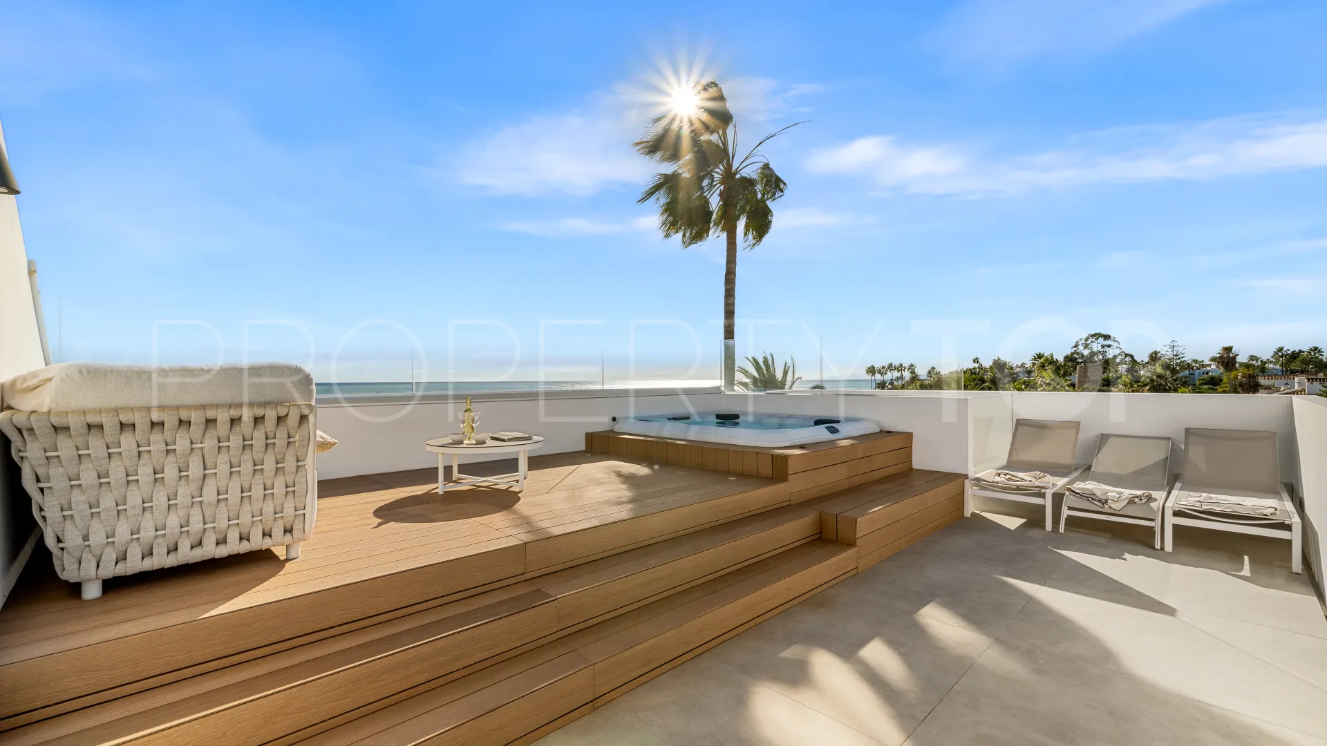 Buy 5 bedrooms villa in New Golden Mile
