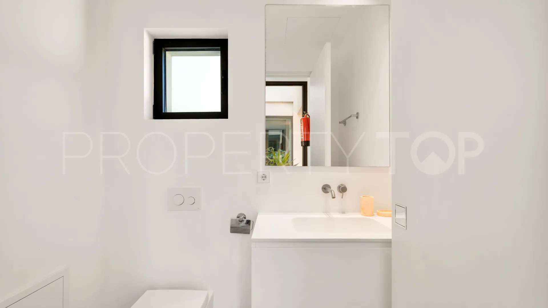 Buy 5 bedrooms villa in New Golden Mile