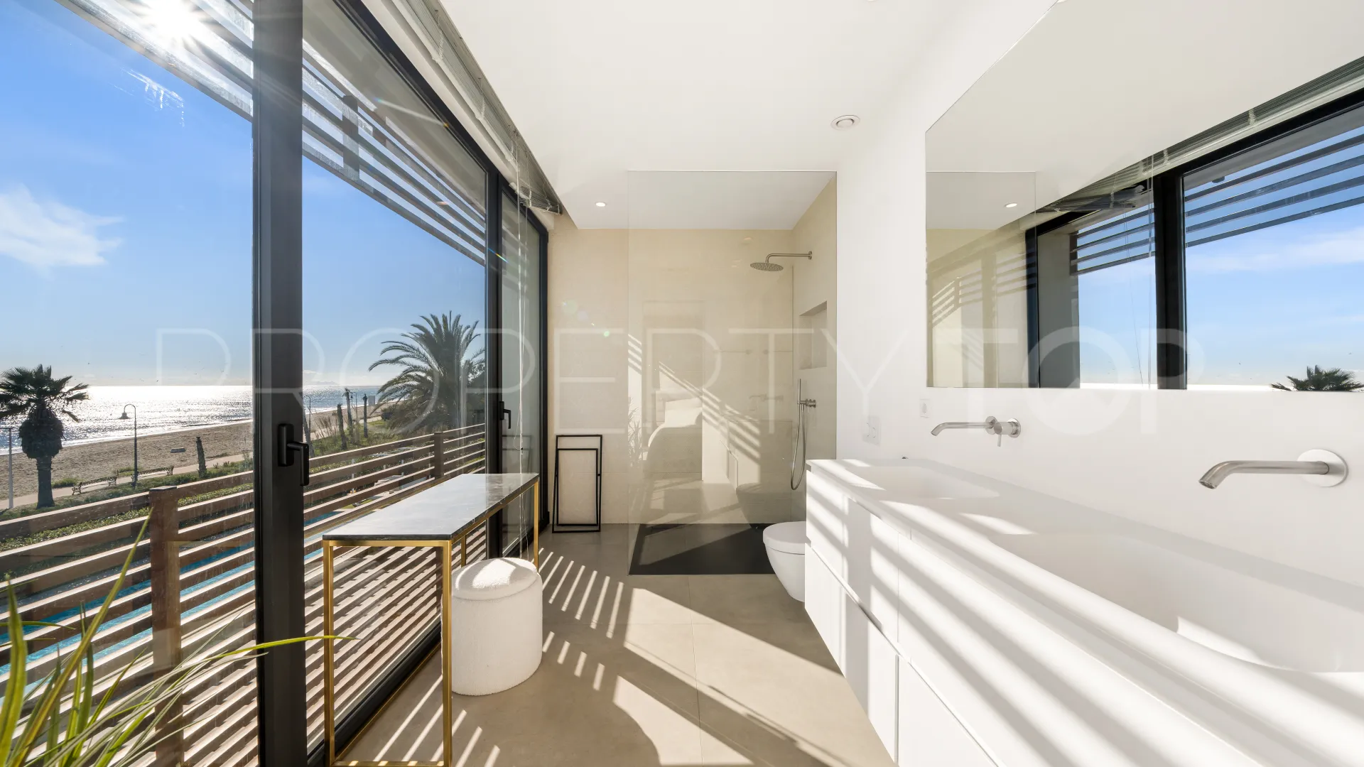 Buy 5 bedrooms villa in New Golden Mile