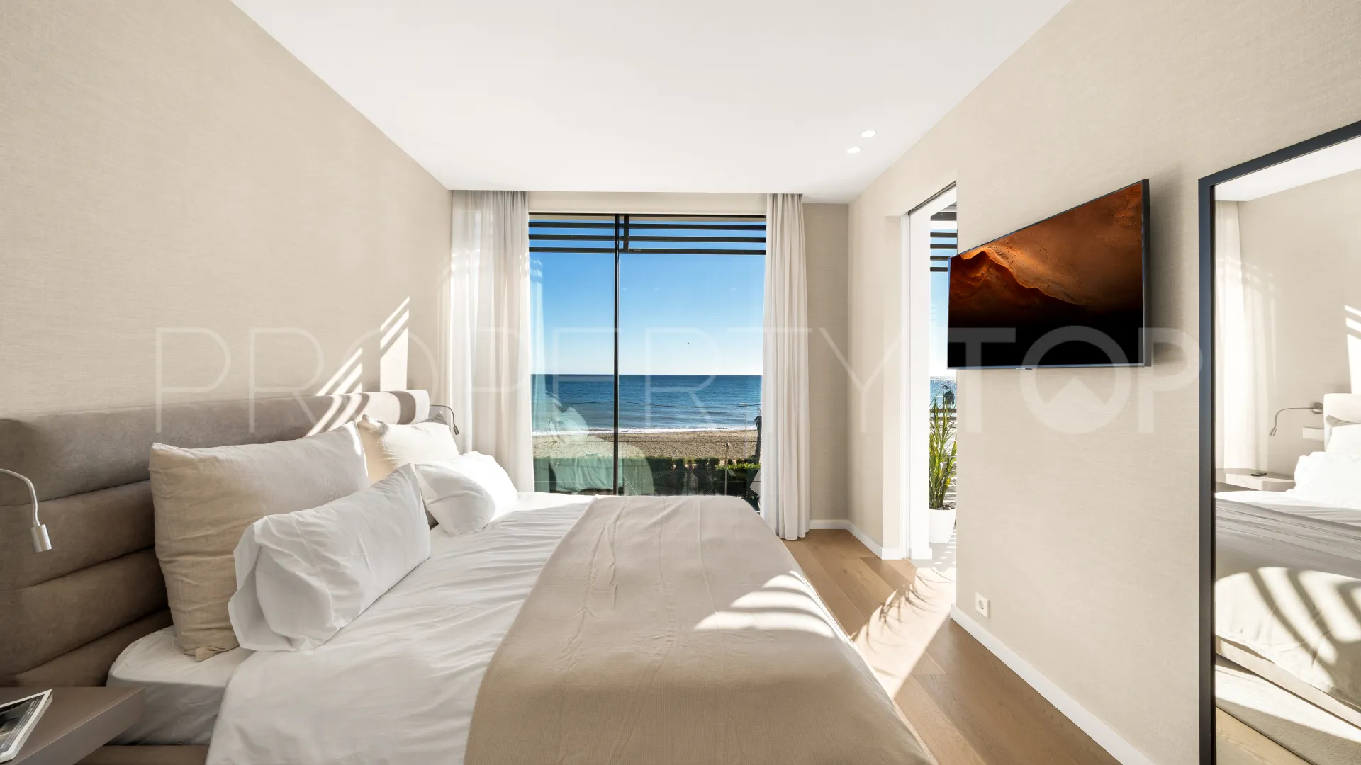 Buy 5 bedrooms villa in New Golden Mile