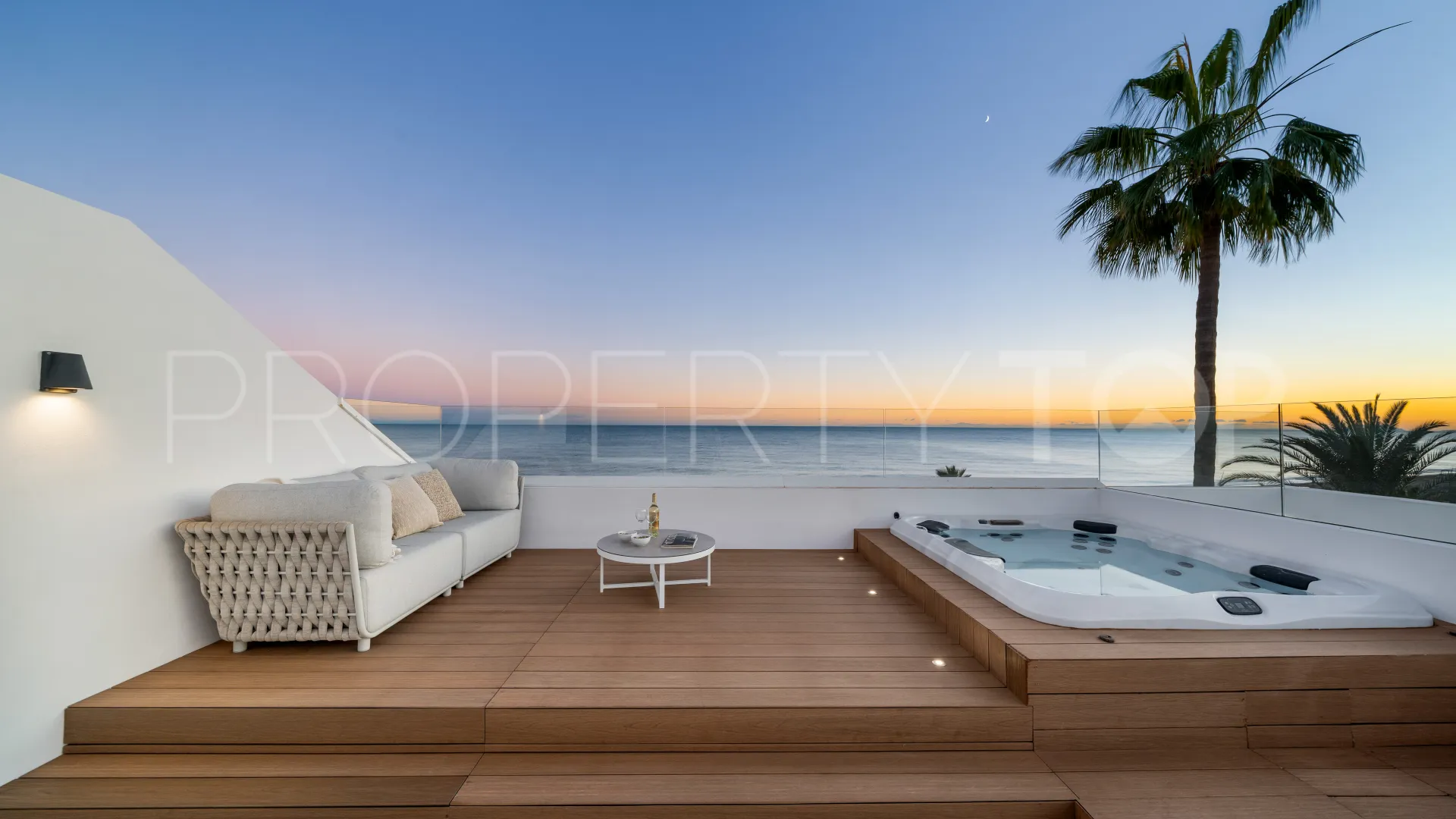 Buy 5 bedrooms villa in New Golden Mile