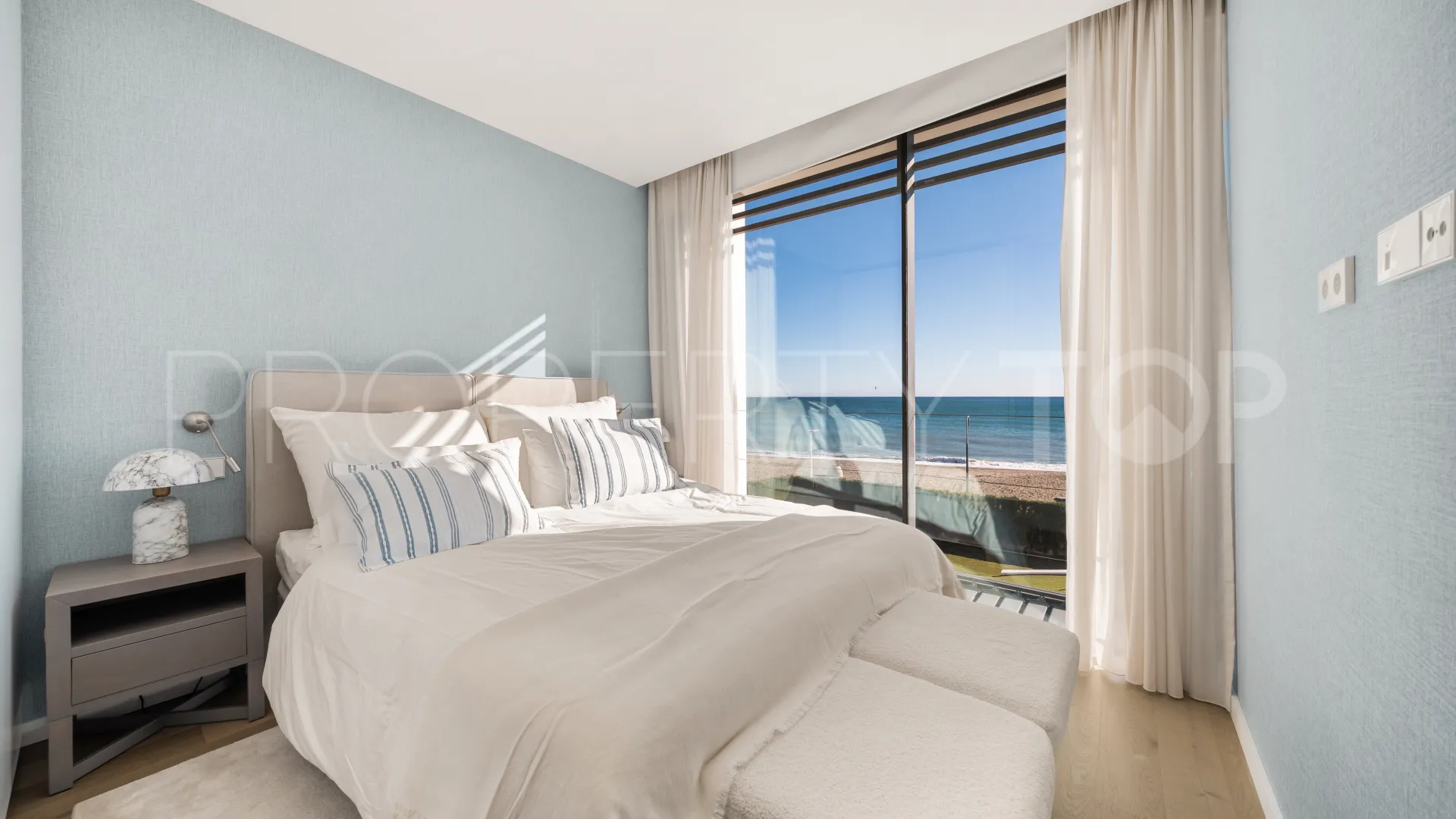 Buy 5 bedrooms villa in New Golden Mile
