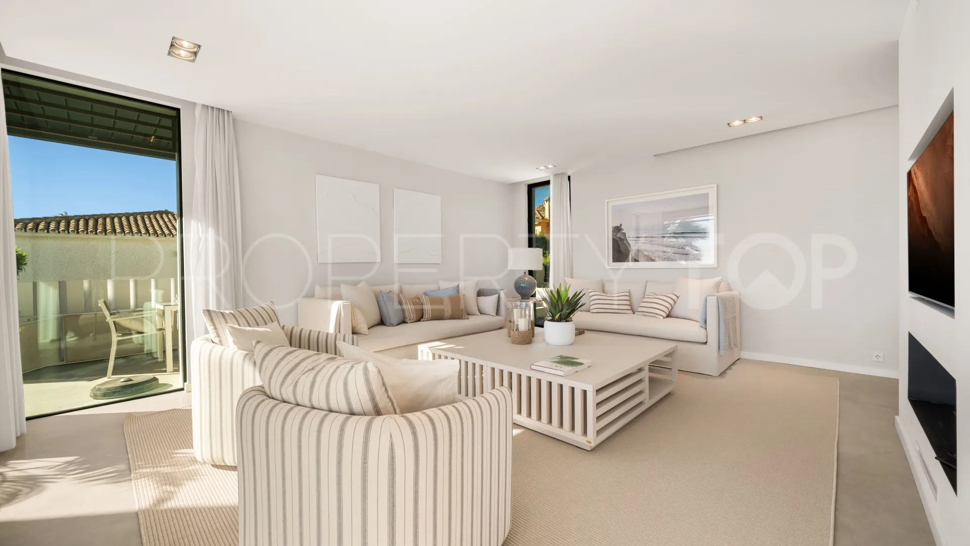 Buy 5 bedrooms villa in New Golden Mile