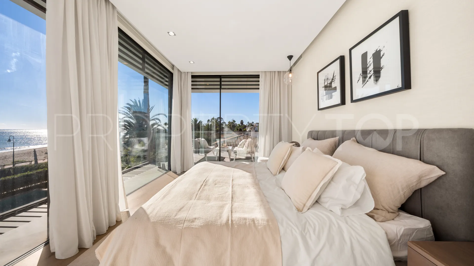 Buy 5 bedrooms villa in New Golden Mile