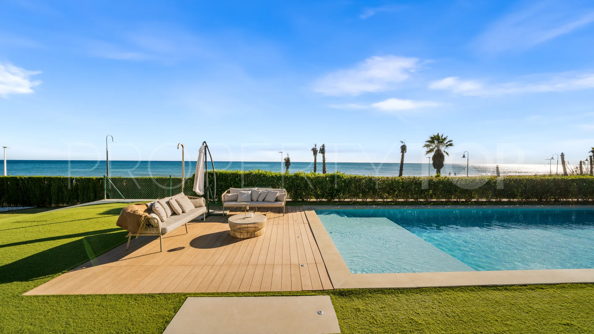 Buy 5 bedrooms villa in New Golden Mile