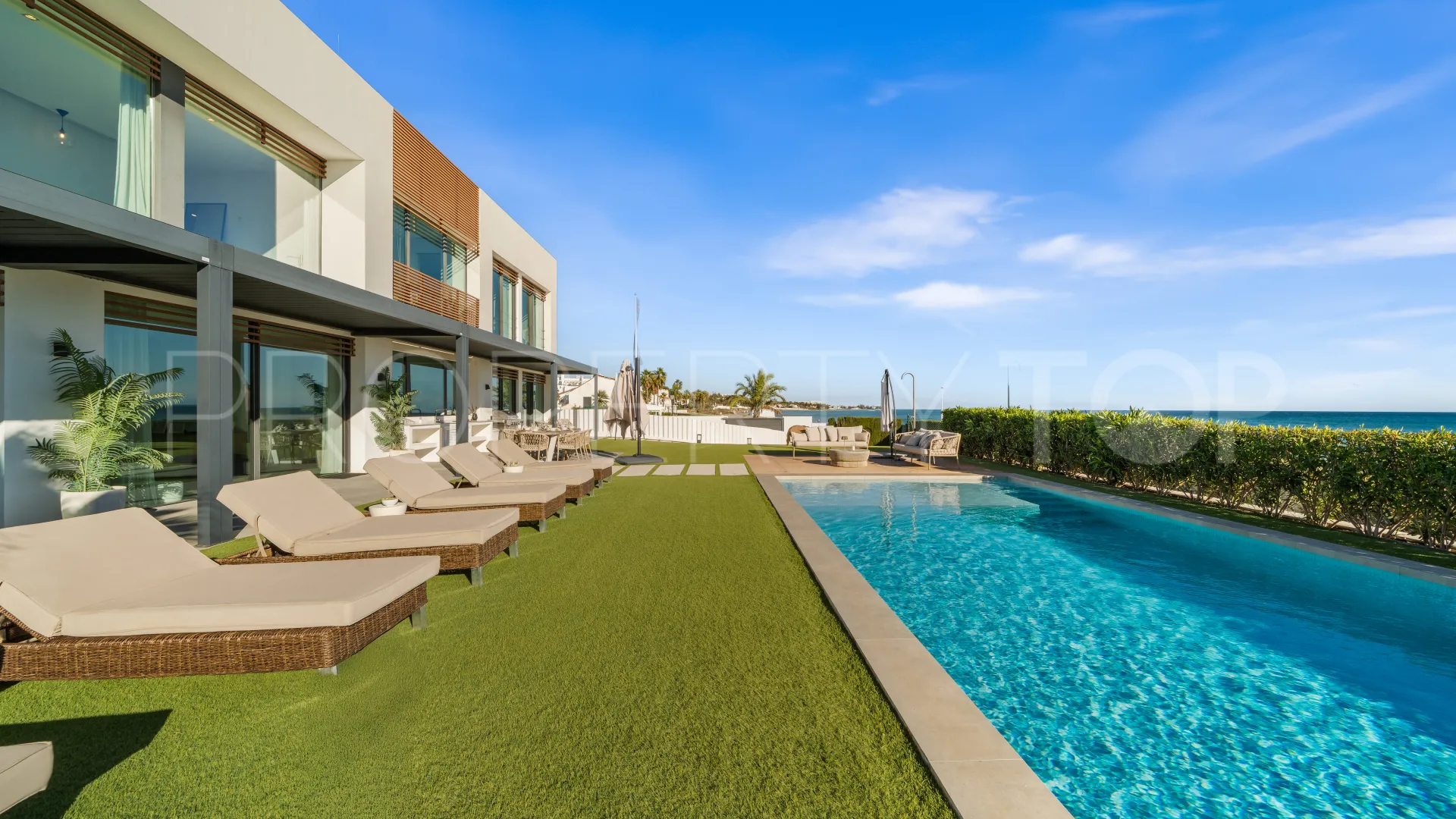 Buy 5 bedrooms villa in New Golden Mile