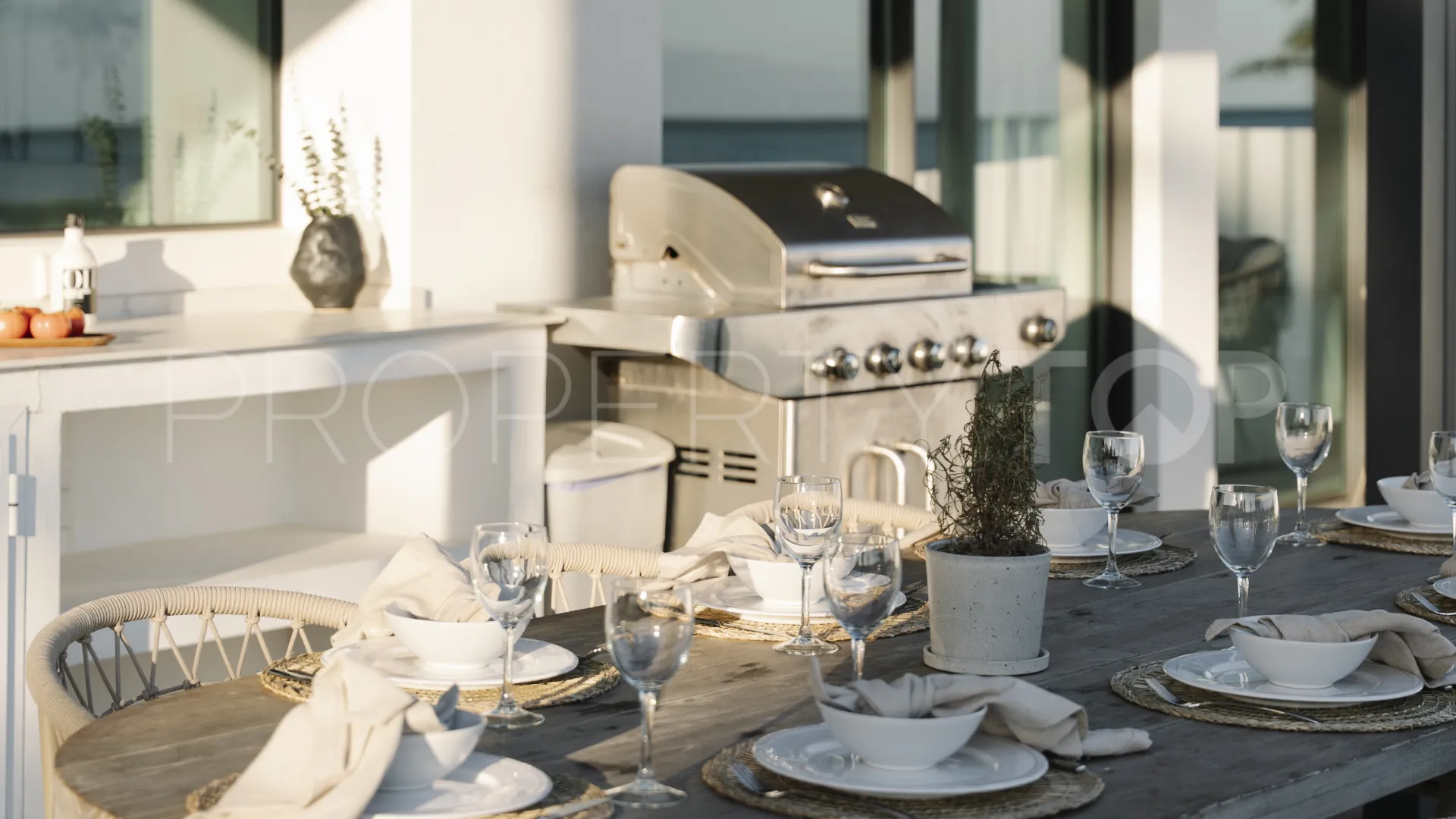 Buy 5 bedrooms villa in New Golden Mile