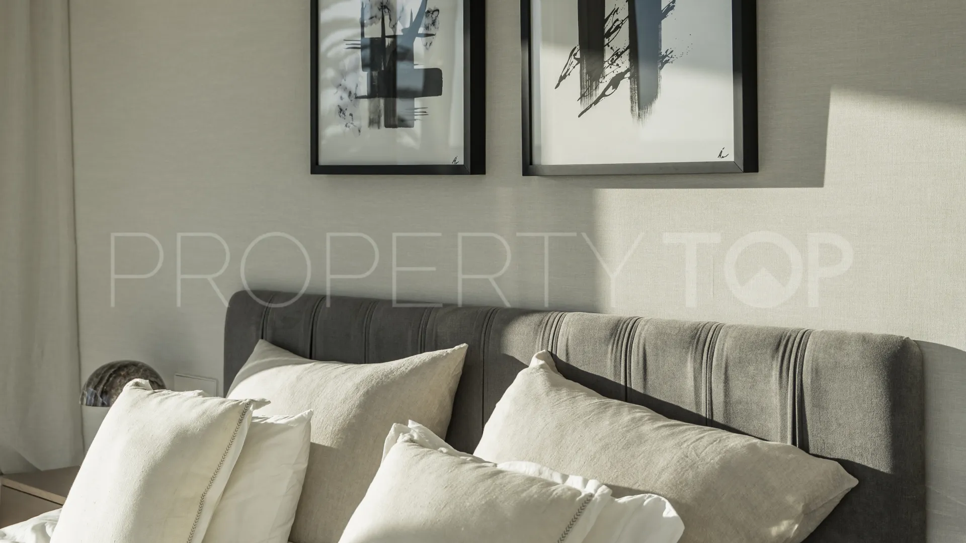Buy 5 bedrooms villa in New Golden Mile