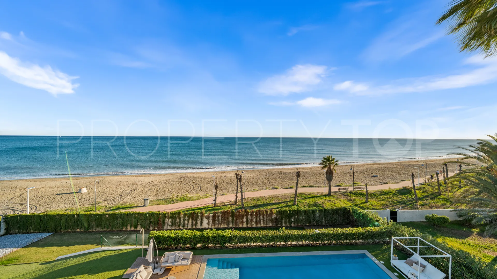 Buy 5 bedrooms villa in New Golden Mile