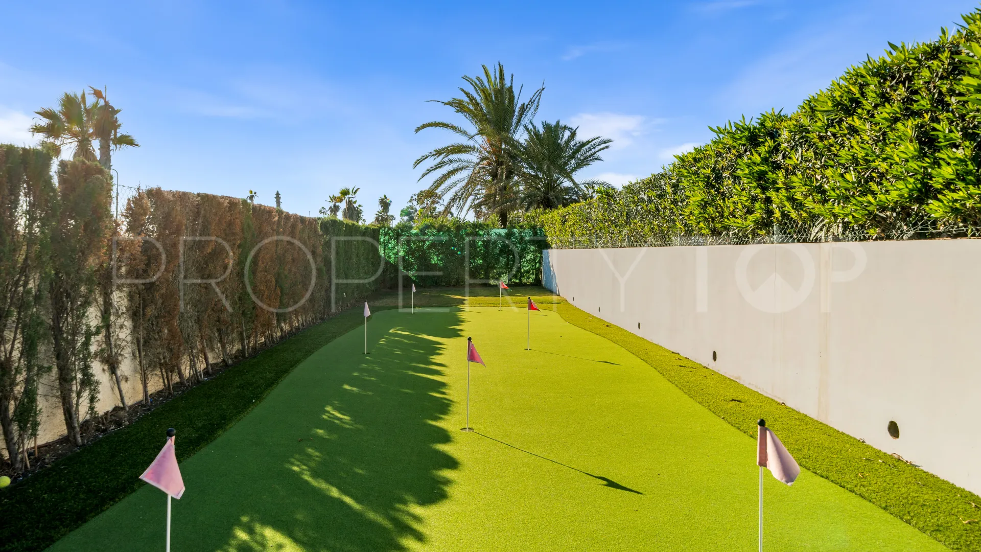 Buy 5 bedrooms villa in New Golden Mile