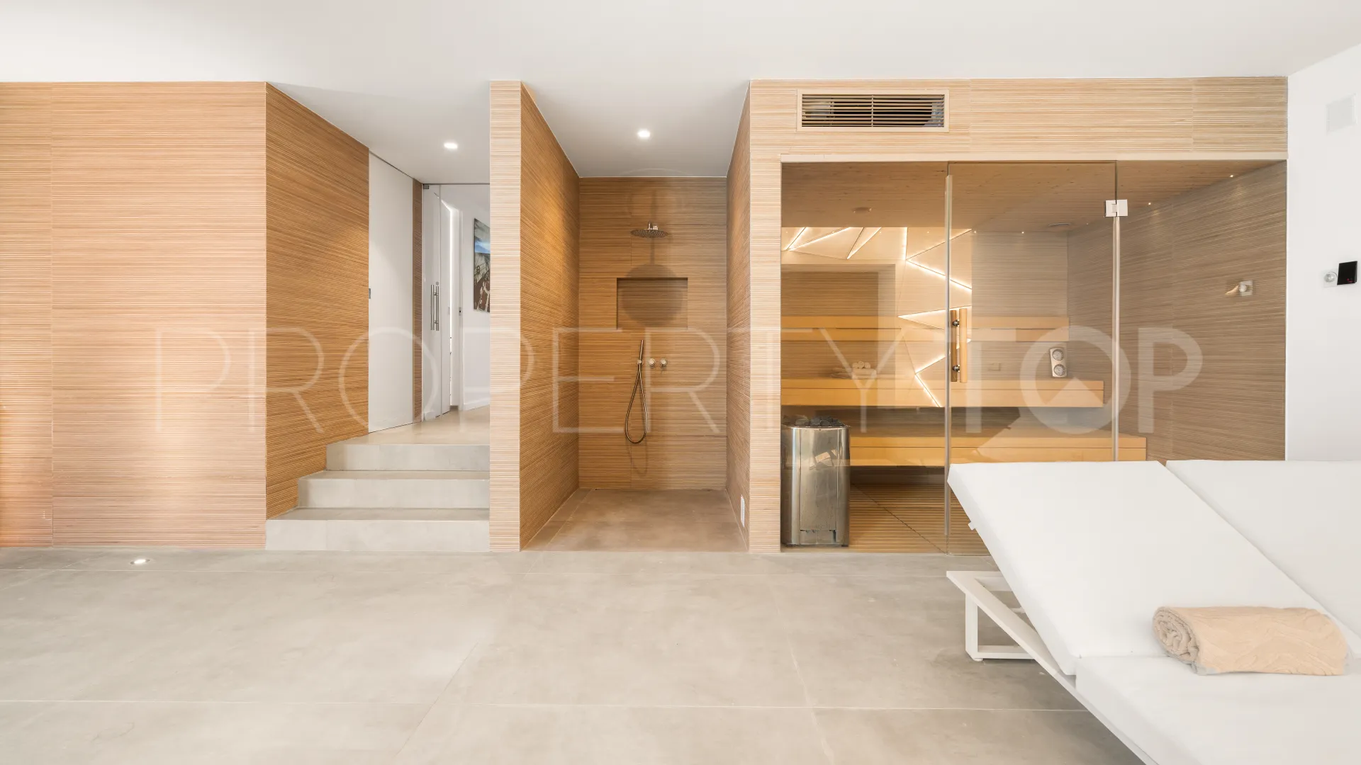 Buy 5 bedrooms villa in New Golden Mile