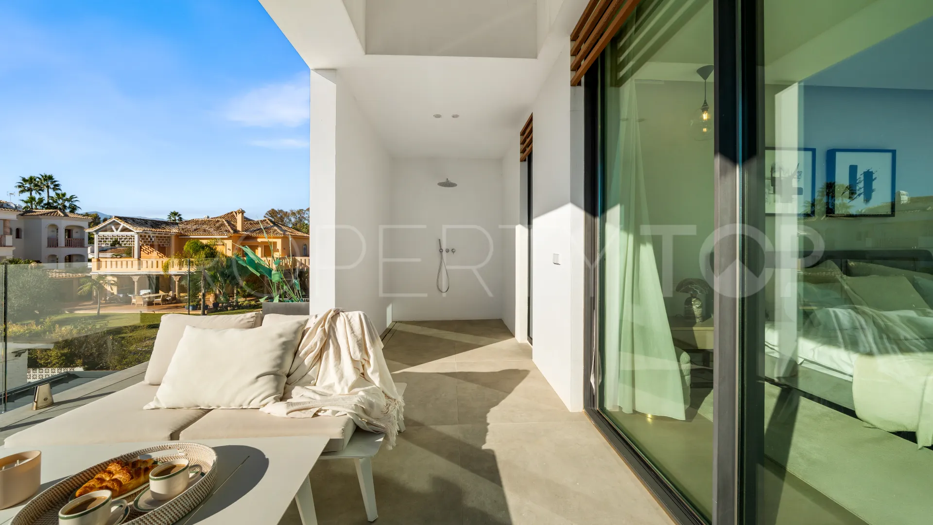 Buy 5 bedrooms villa in New Golden Mile