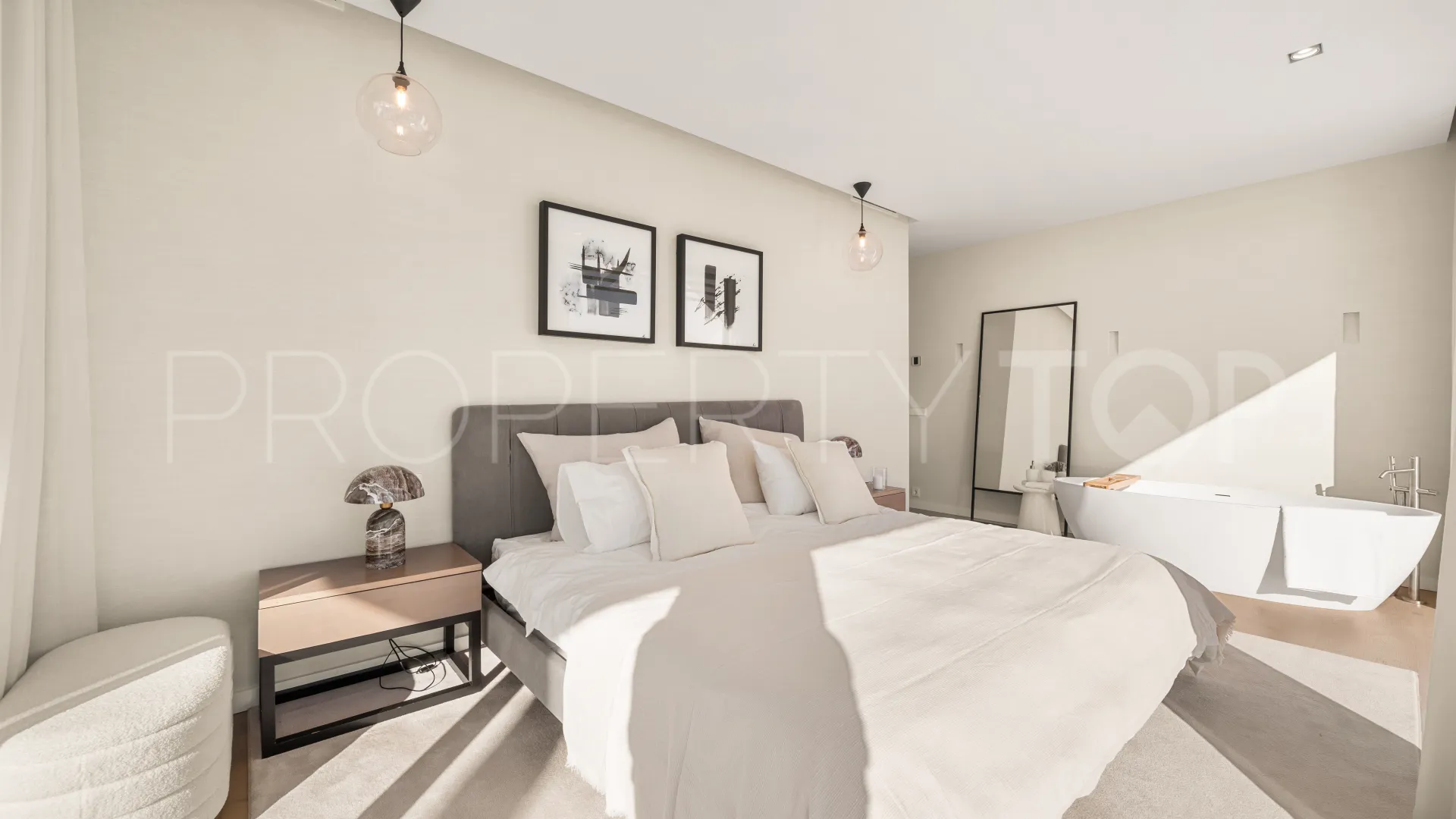 Buy 5 bedrooms villa in New Golden Mile