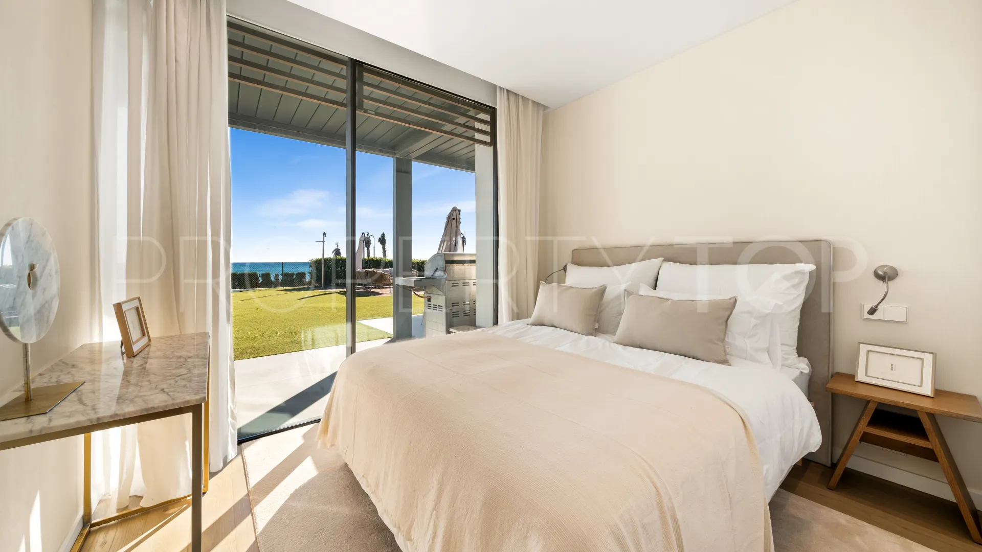Buy 5 bedrooms villa in New Golden Mile