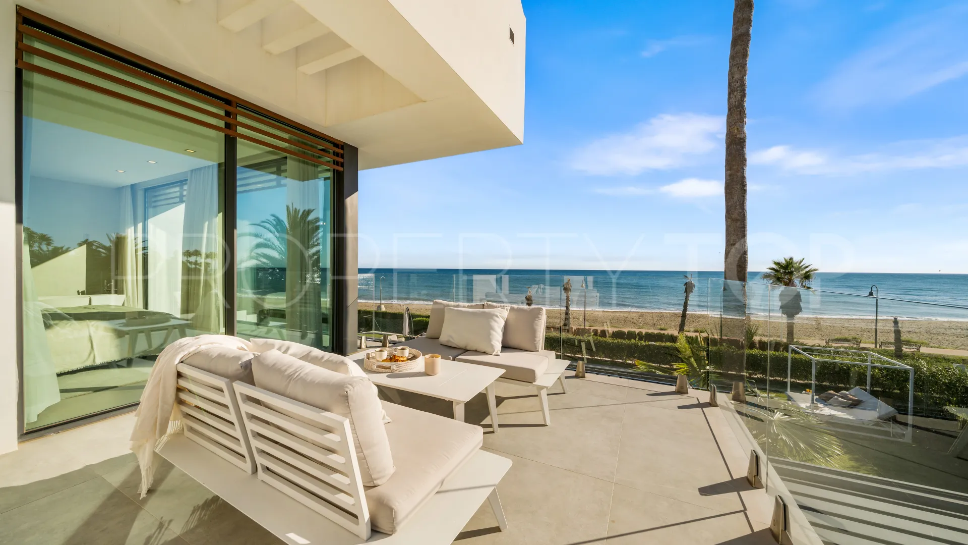 Buy 5 bedrooms villa in New Golden Mile