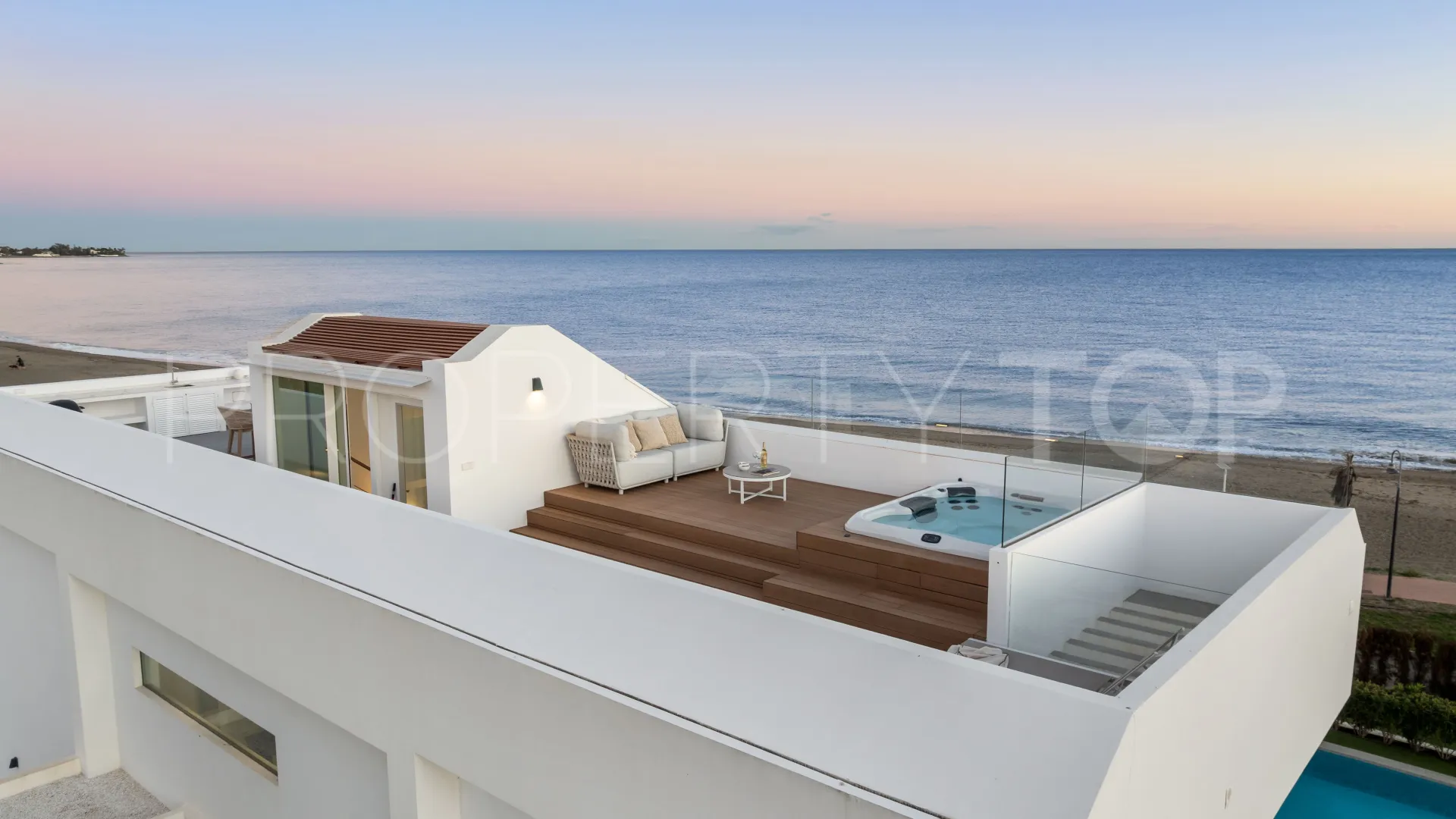 Buy 5 bedrooms villa in New Golden Mile
