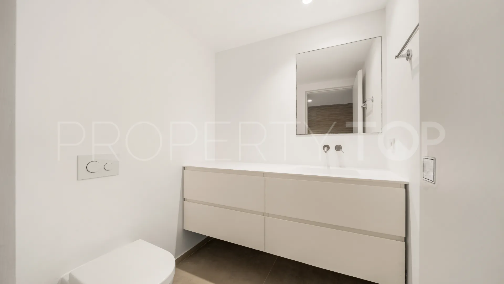 Buy 5 bedrooms villa in New Golden Mile