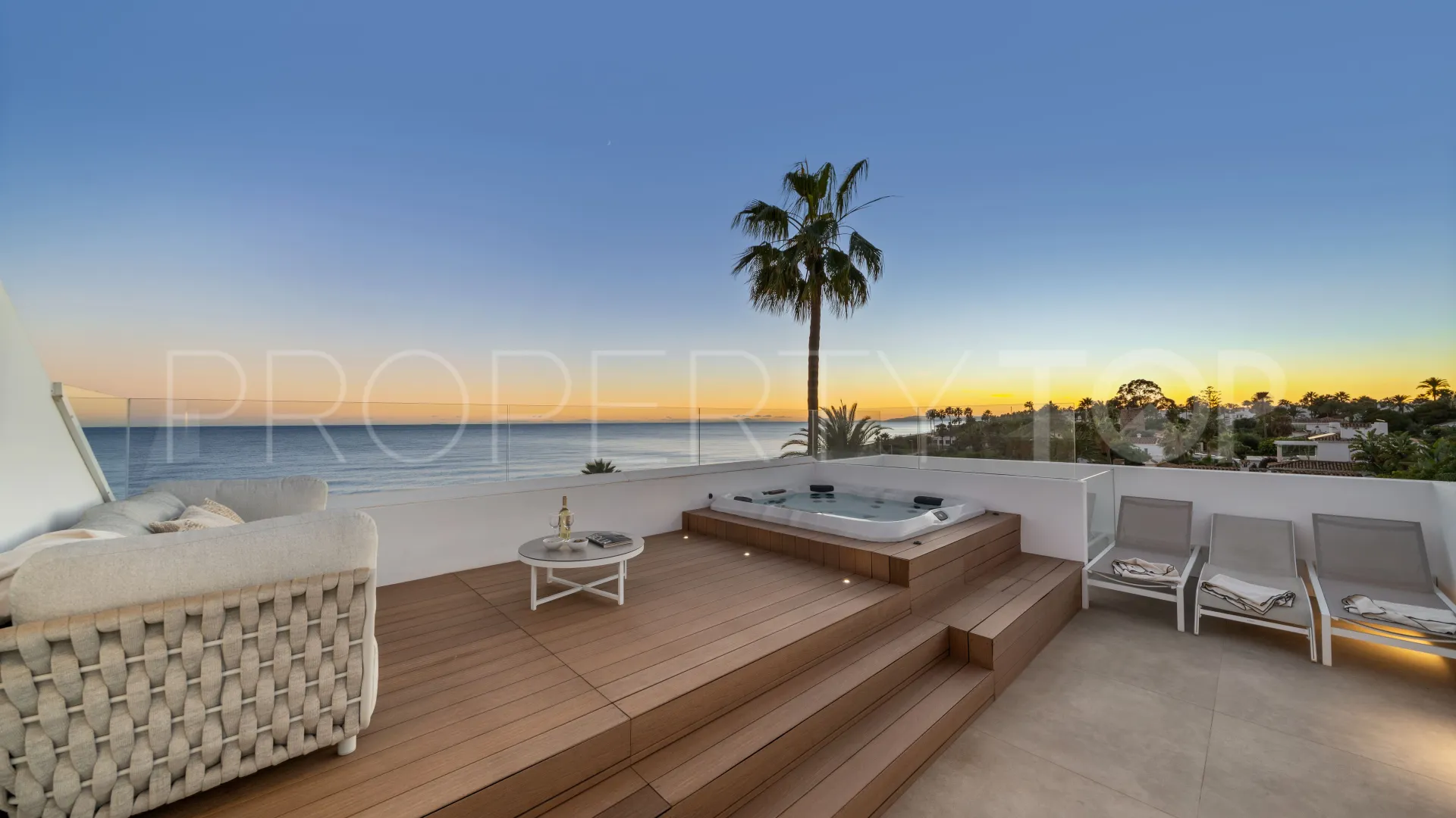 Buy 5 bedrooms villa in New Golden Mile