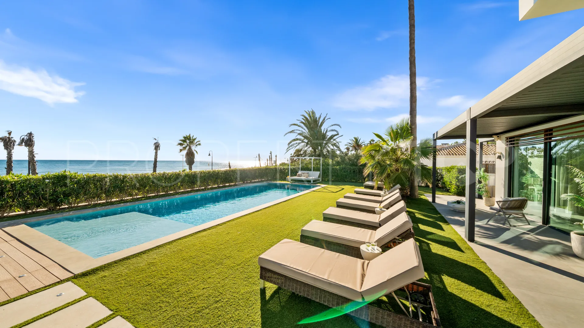 Buy 5 bedrooms villa in New Golden Mile