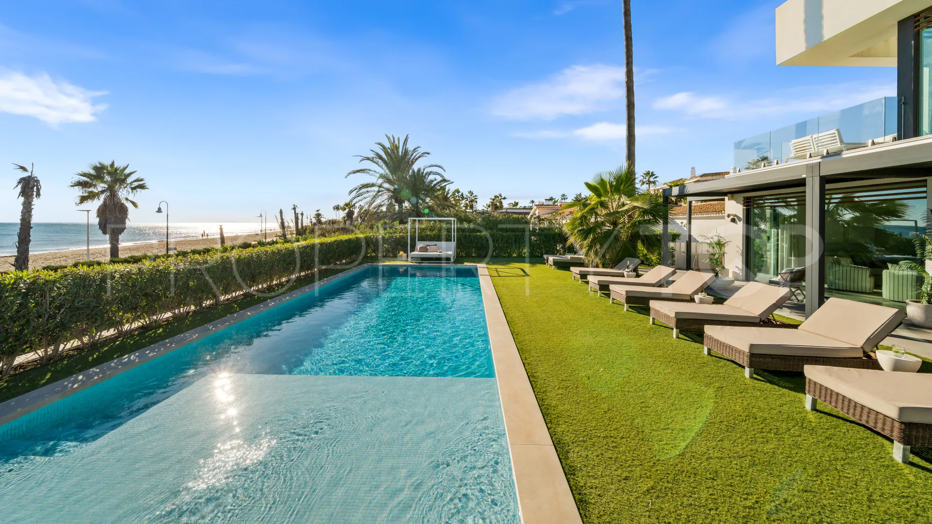 Buy 5 bedrooms villa in New Golden Mile