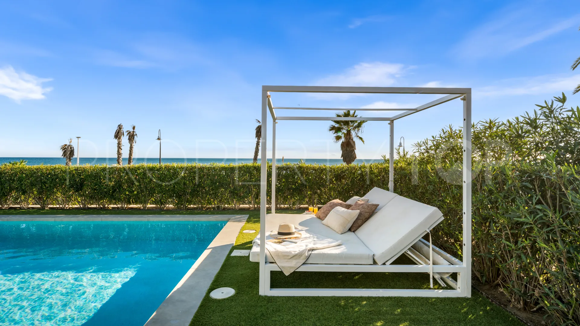 Buy 5 bedrooms villa in New Golden Mile