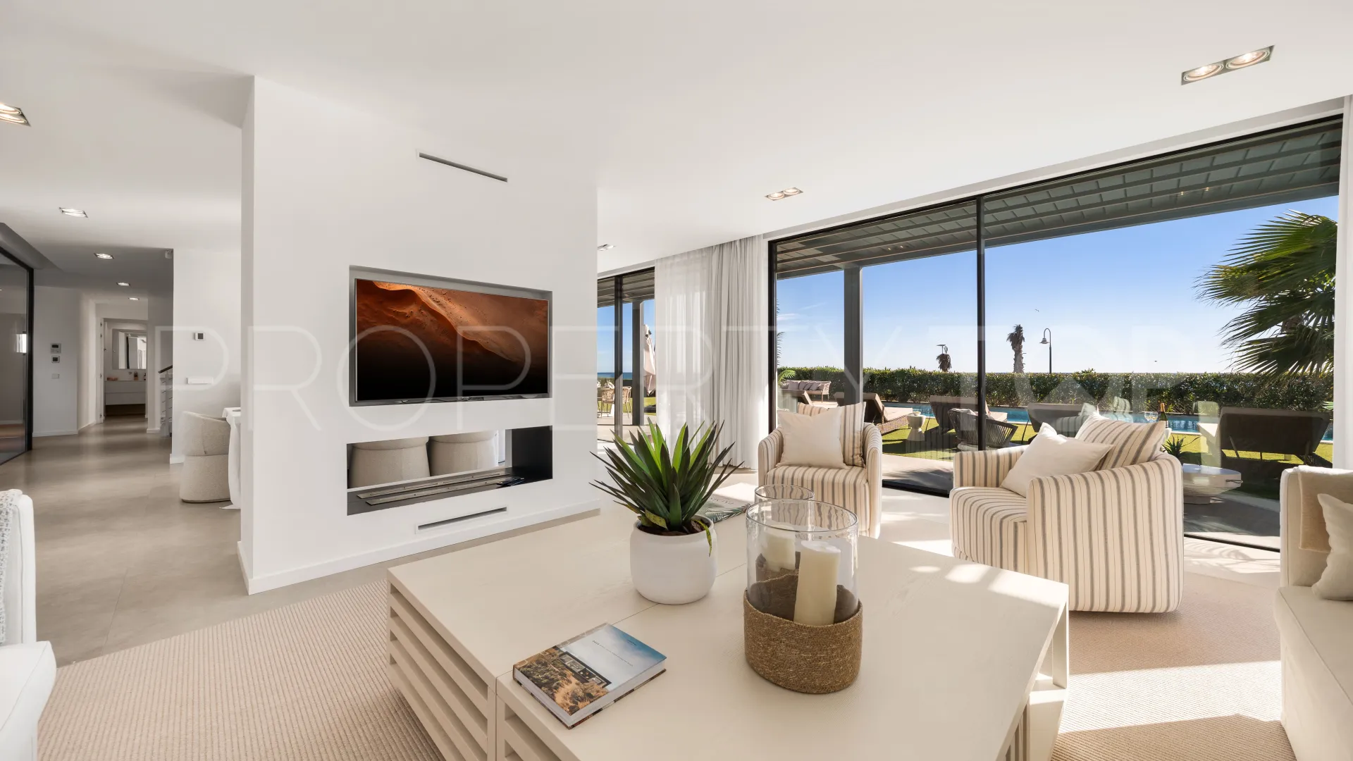 Buy 5 bedrooms villa in New Golden Mile