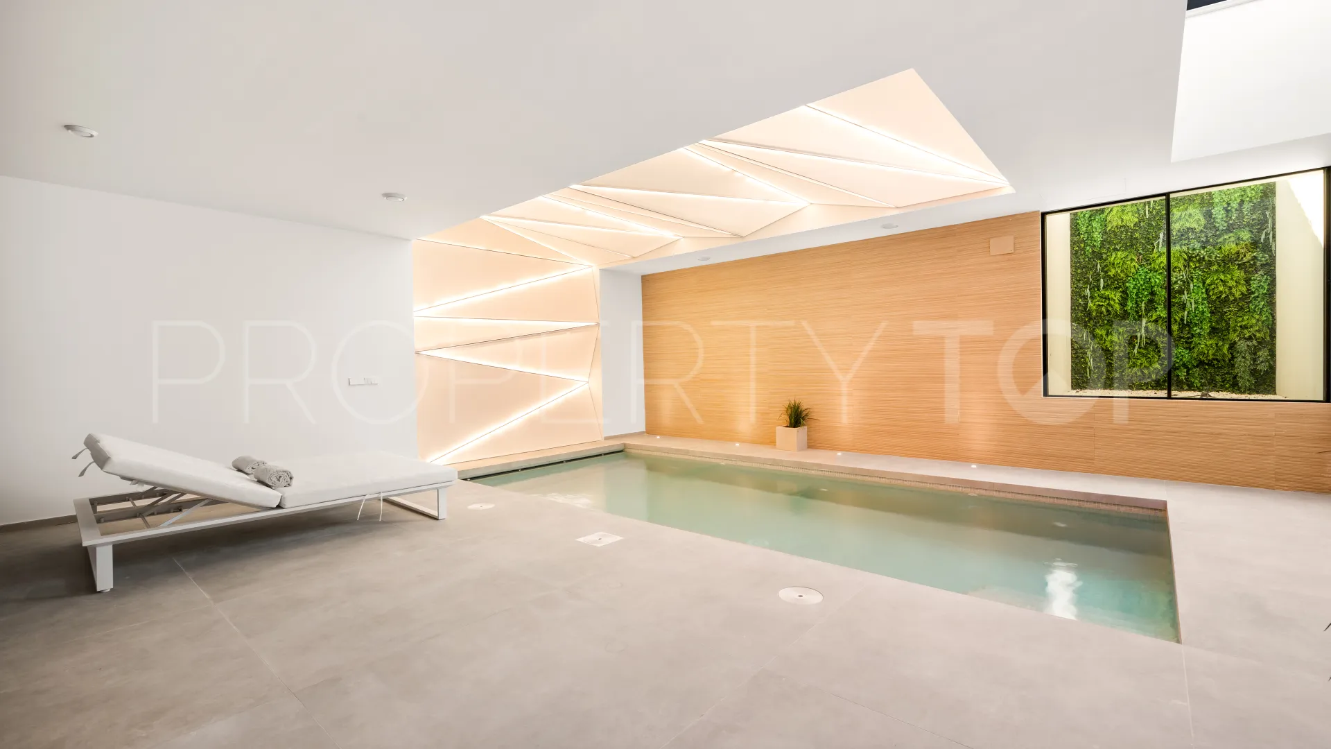 Buy 5 bedrooms villa in New Golden Mile