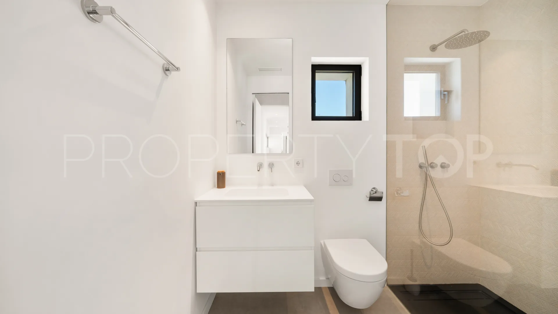 Buy 5 bedrooms villa in New Golden Mile