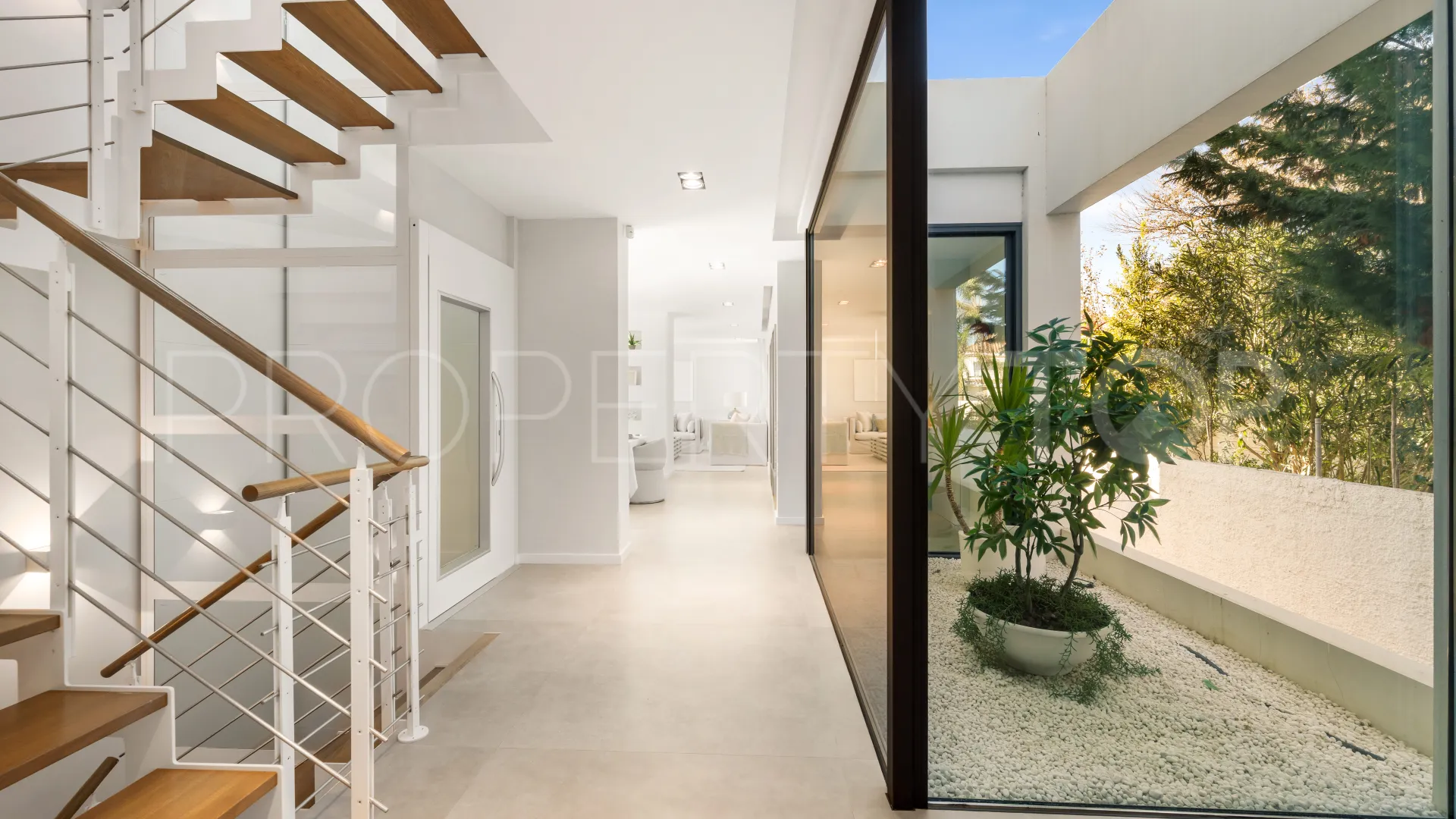 Buy 5 bedrooms villa in New Golden Mile