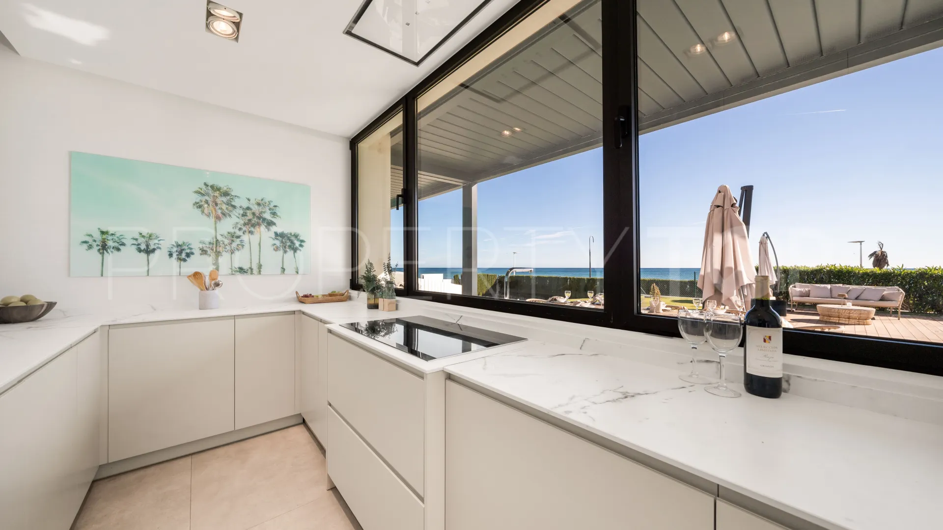 Buy 5 bedrooms villa in New Golden Mile