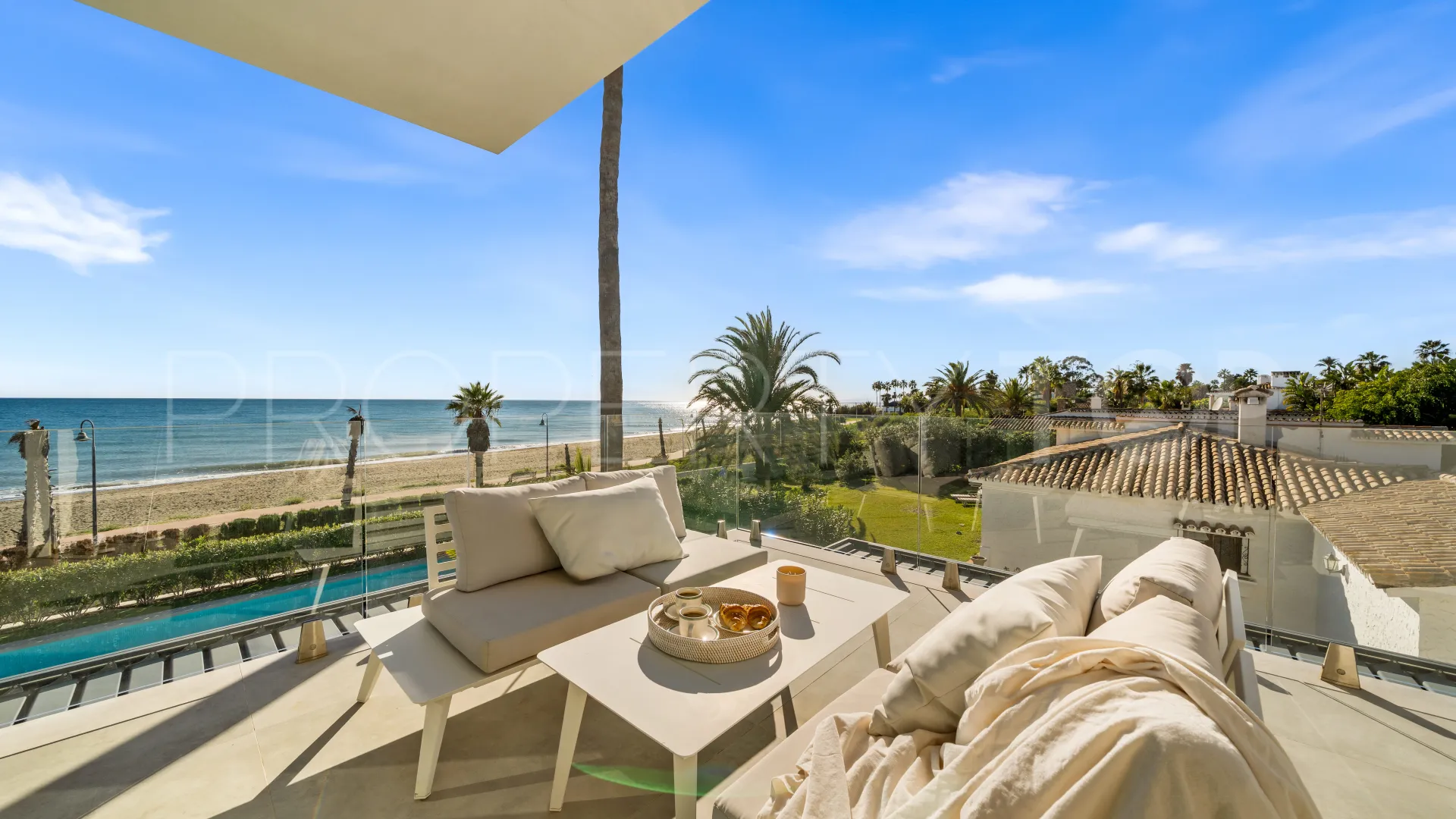Buy 5 bedrooms villa in New Golden Mile