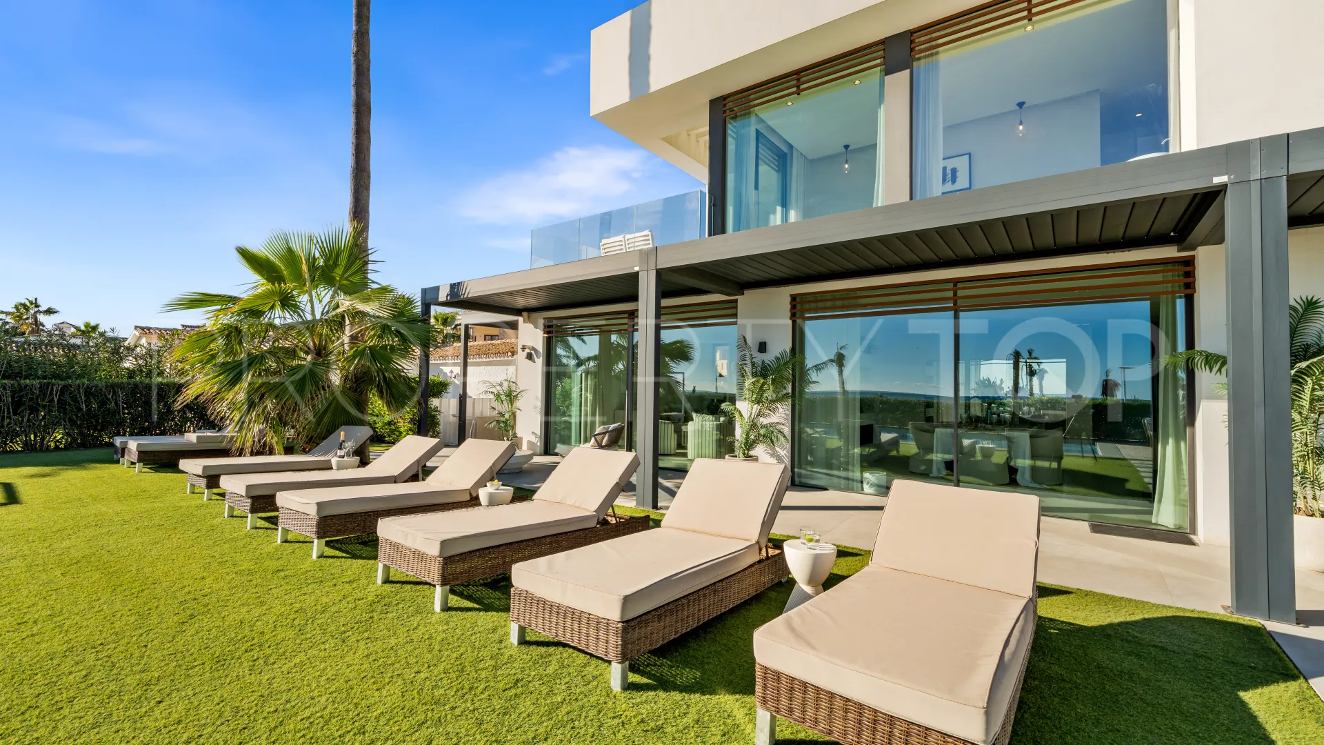 Buy 5 bedrooms villa in New Golden Mile