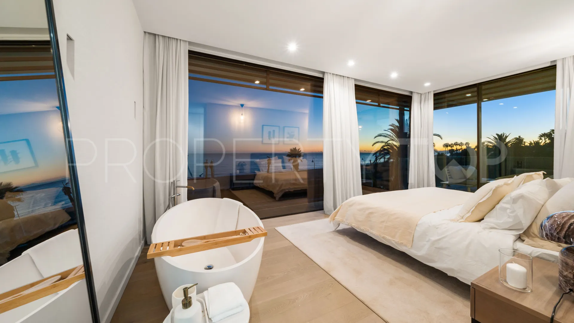 Buy 5 bedrooms villa in New Golden Mile