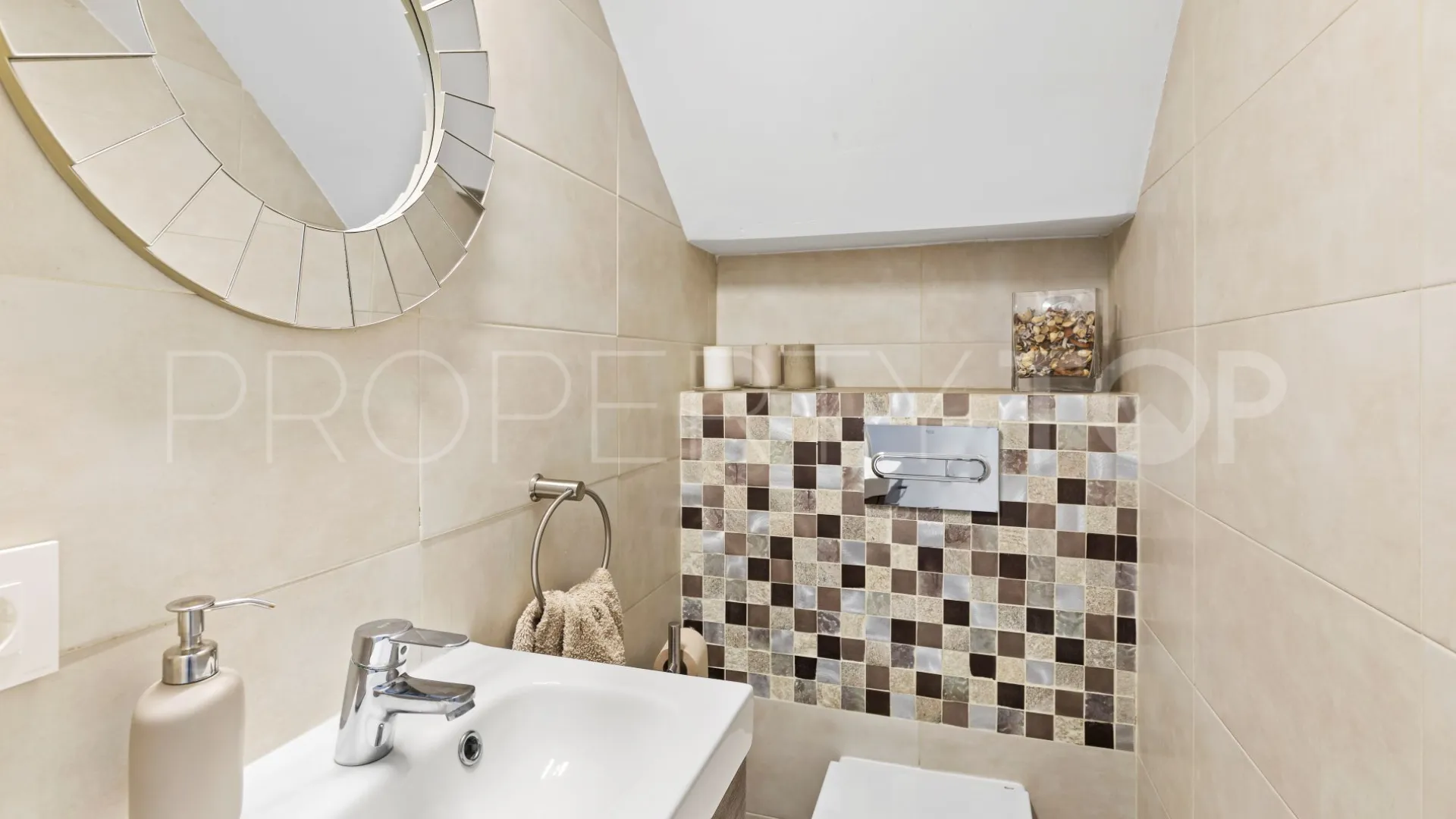 Adosado de 4 dormitorios en venta en Estepona Centro