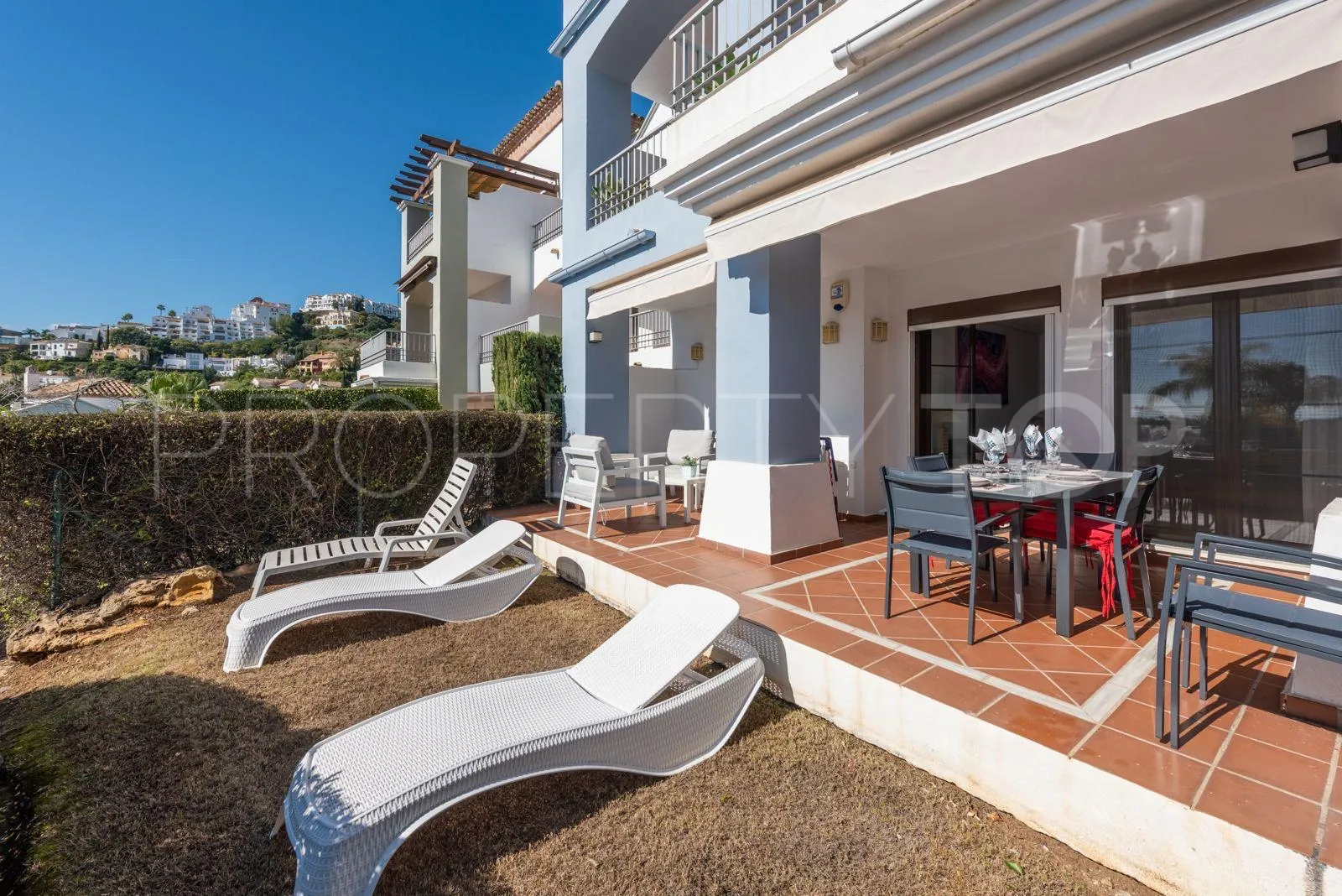 For sale ground floor apartment with 2 bedrooms in Los Arqueros