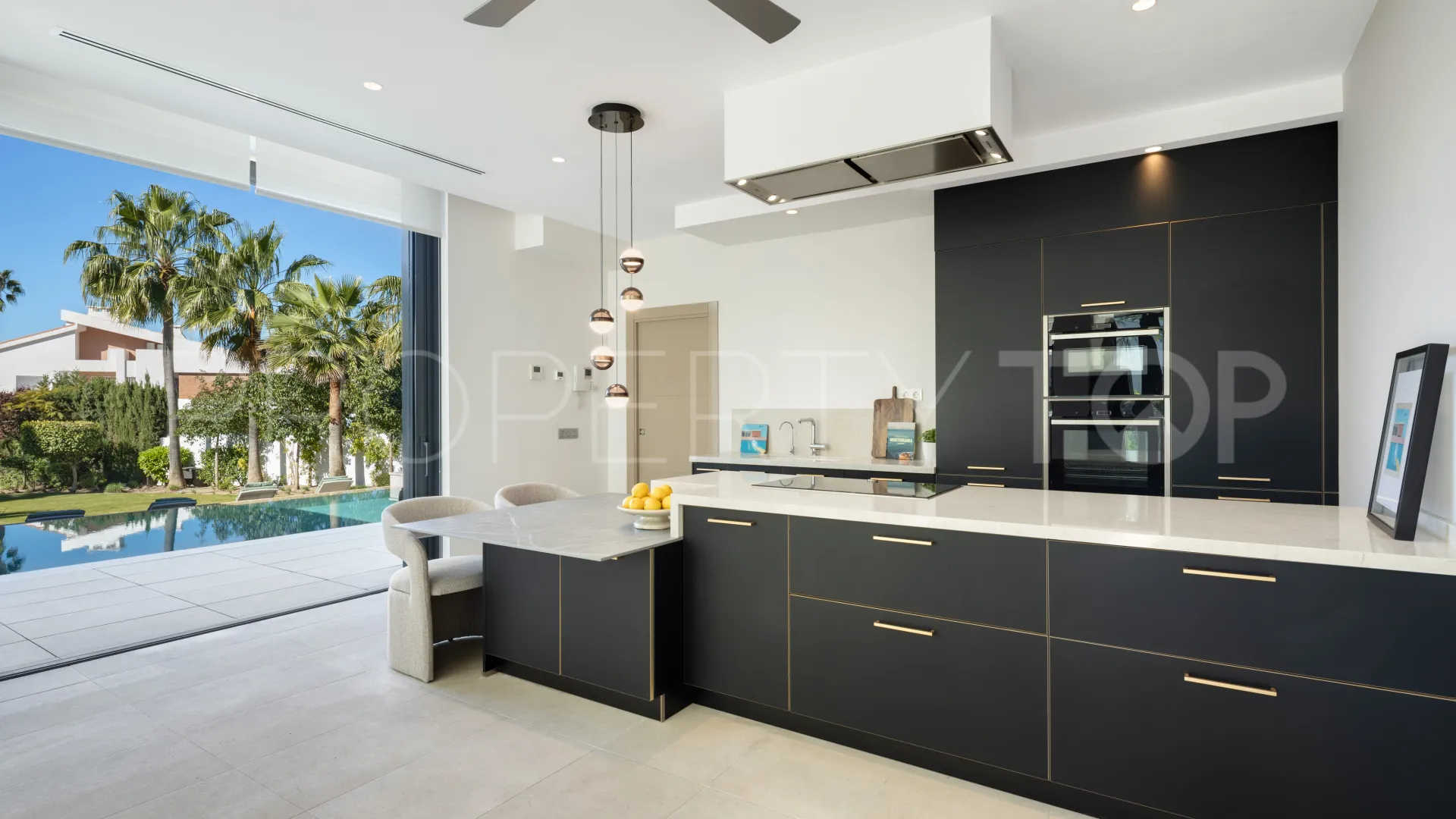 Nueva Andalucia 5 bedrooms villa for sale