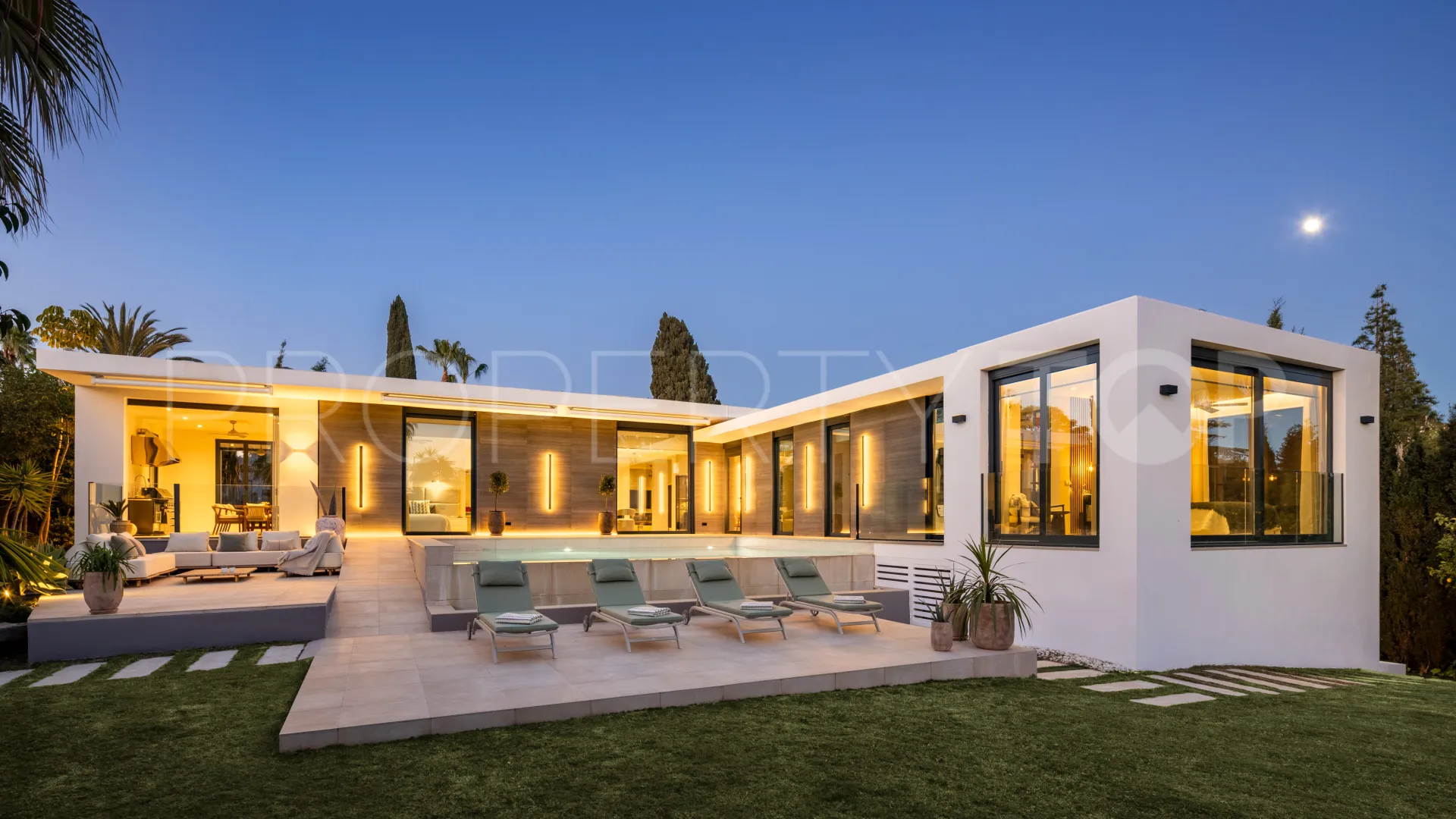 Nueva Andalucia 5 bedrooms villa for sale