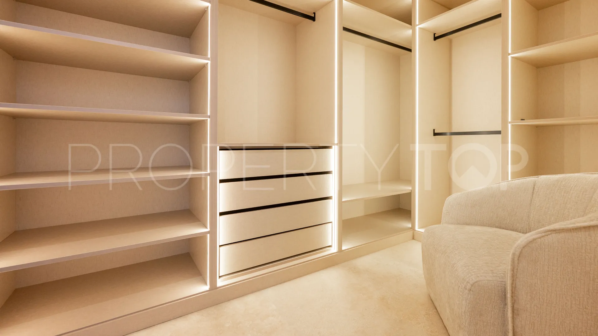 Nueva Andalucia apartment for sale