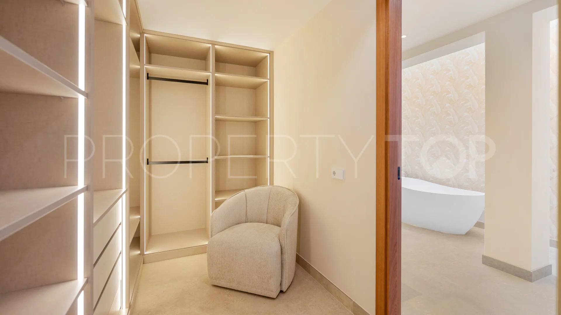 Nueva Andalucia apartment for sale
